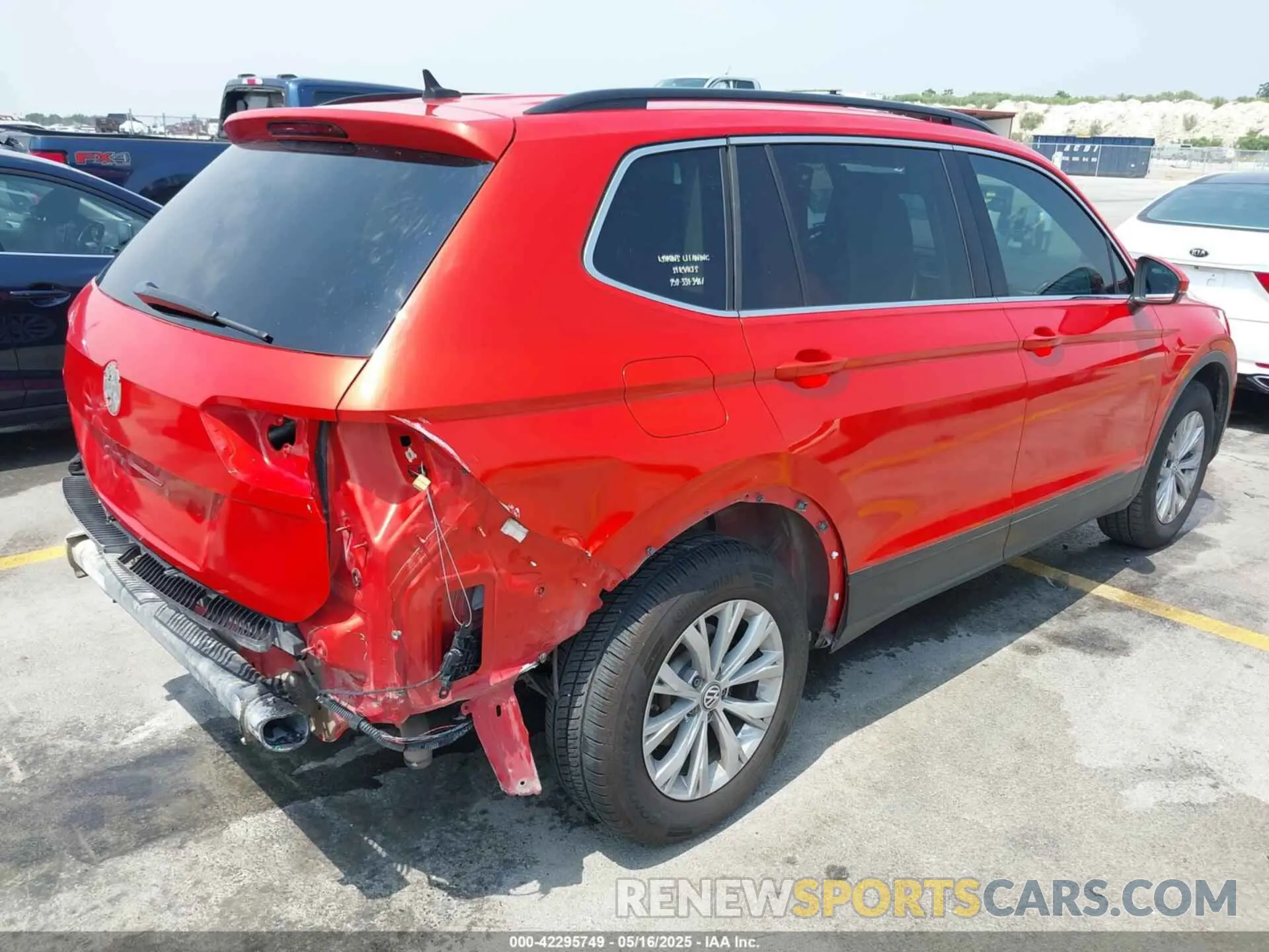 4 Photograph of a damaged car 3VV3B7AX4KM045617 VOLKSWAGEN TIGUAN 2019