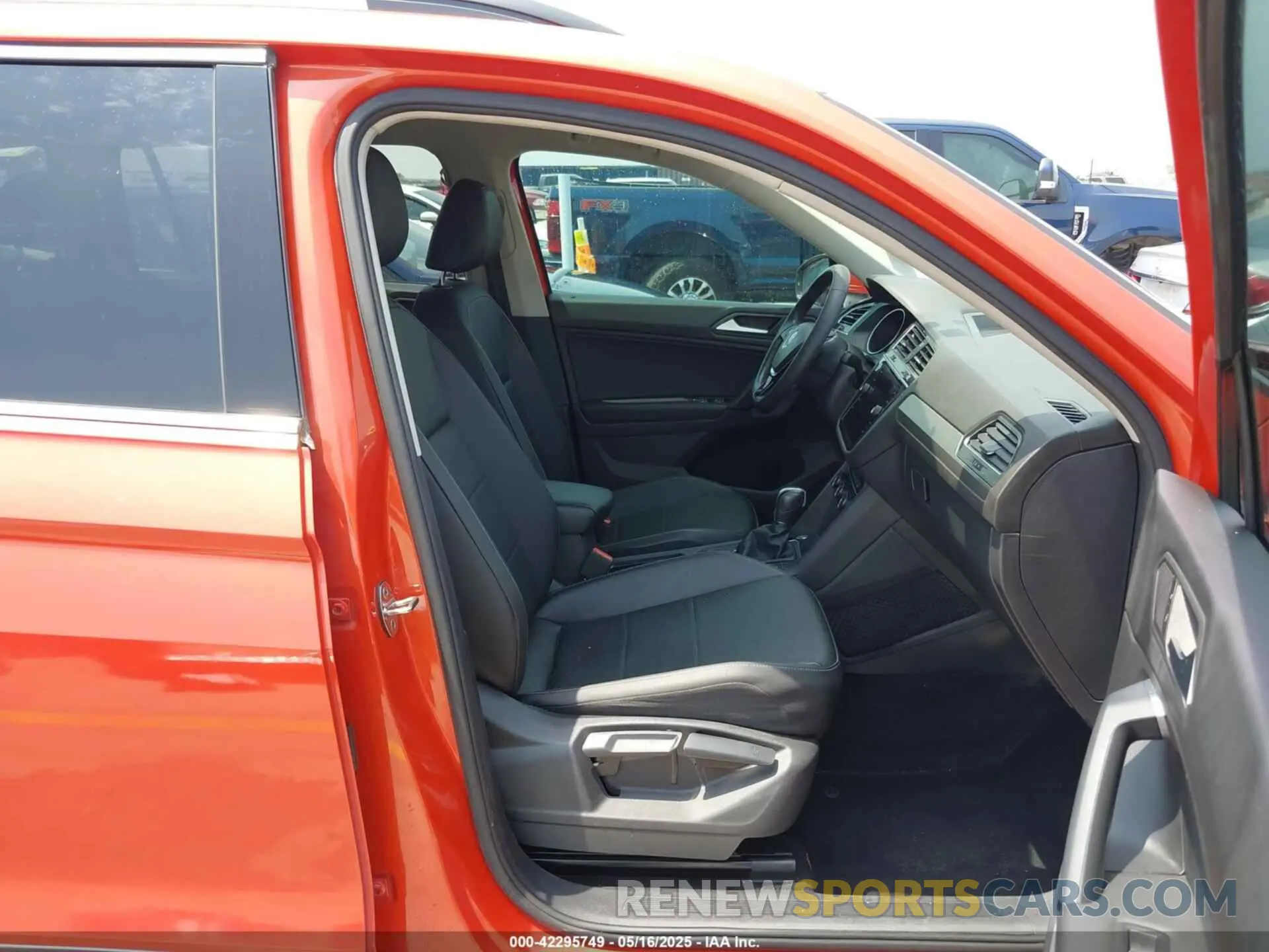 5 Photograph of a damaged car 3VV3B7AX4KM045617 VOLKSWAGEN TIGUAN 2019