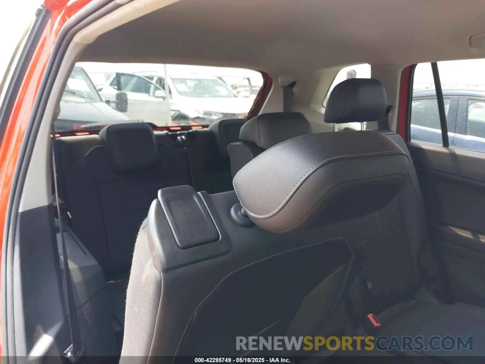 8 Photograph of a damaged car 3VV3B7AX4KM045617 VOLKSWAGEN TIGUAN 2019