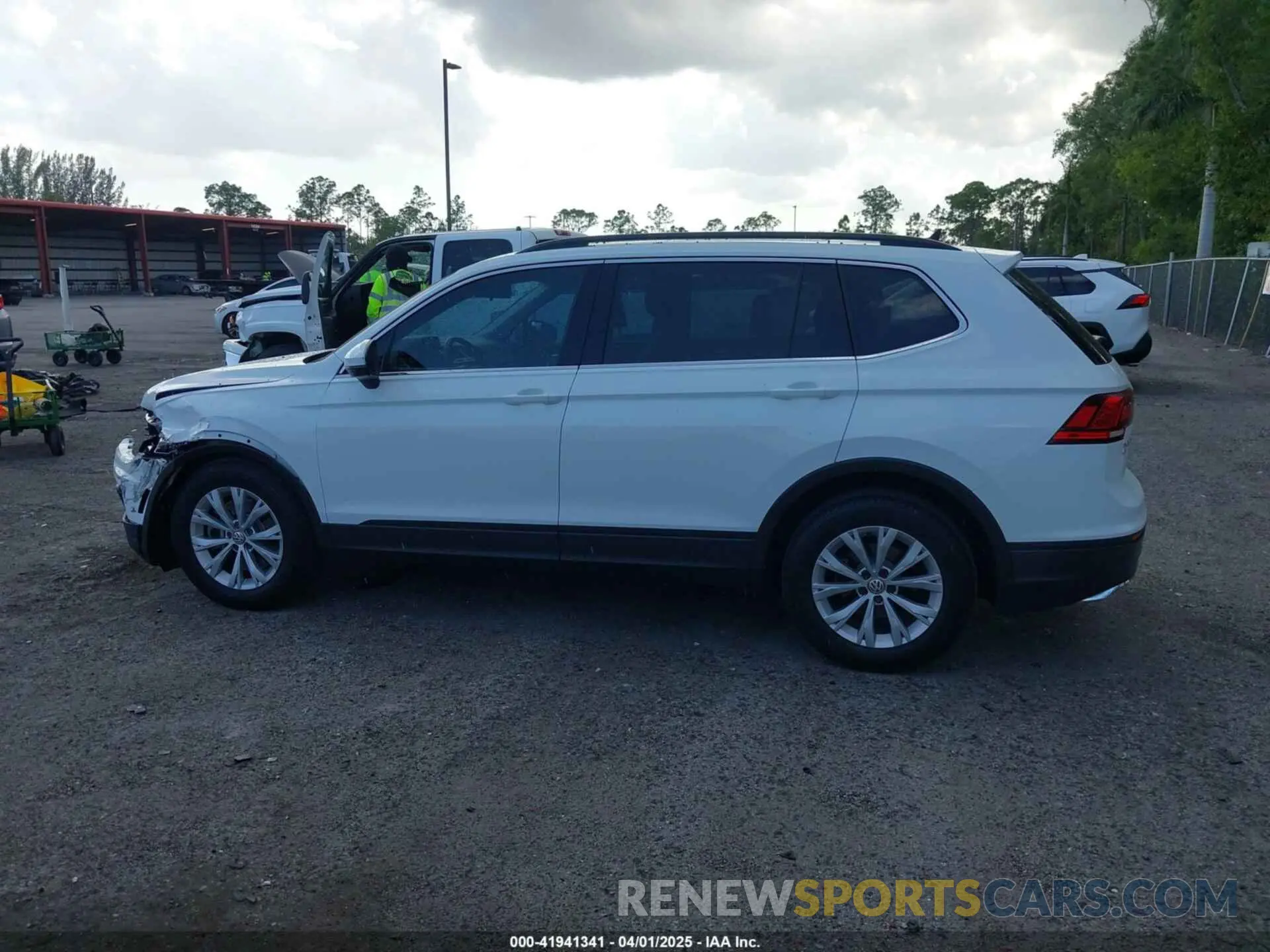 14 Фотография поврежденного автомобиля 3VV3B7AX4KM081310 VOLKSWAGEN TIGUAN 2019
