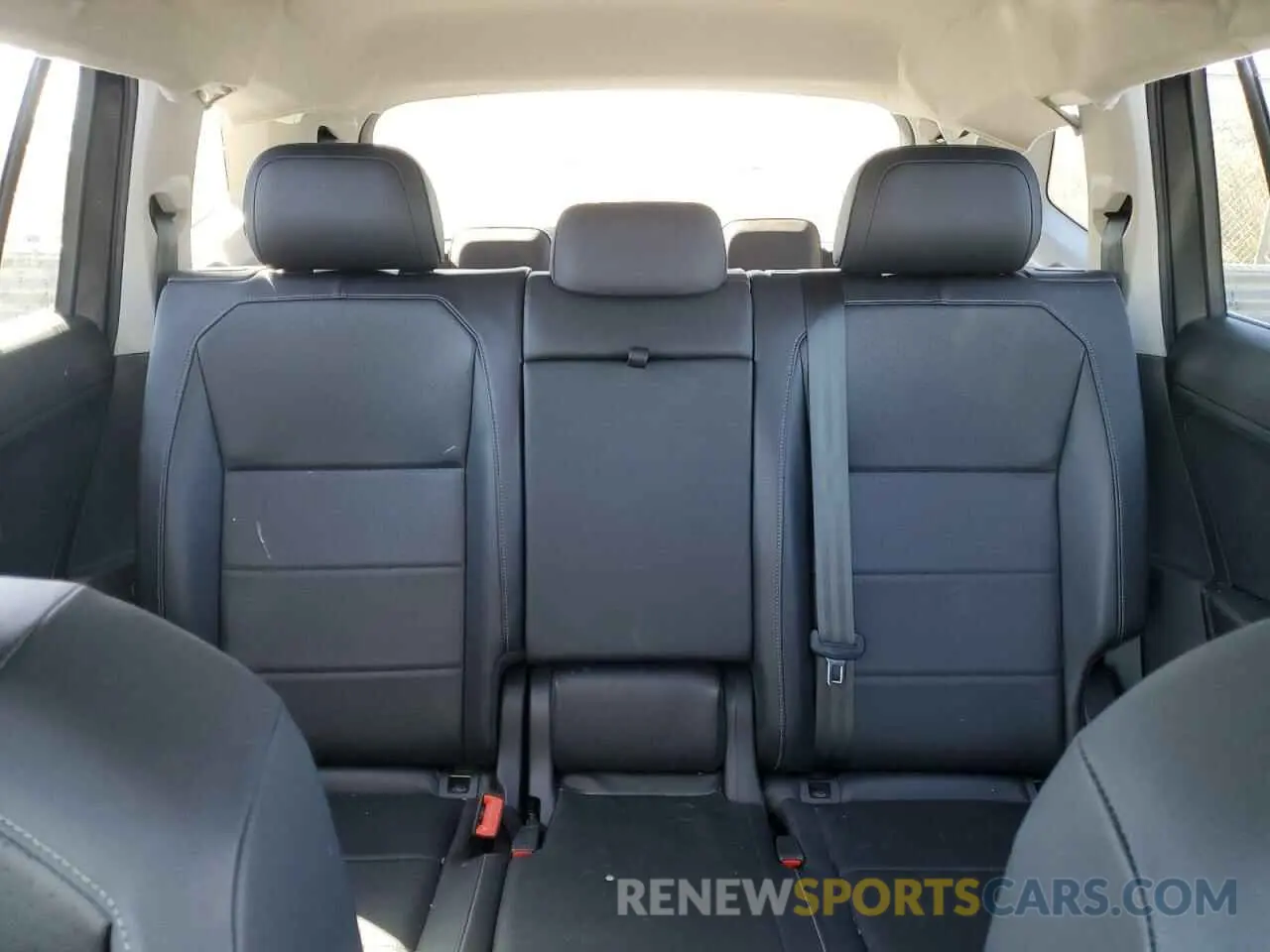 10 Photograph of a damaged car 3VV3B7AX4KM143031 VOLKSWAGEN TIGUAN 2019