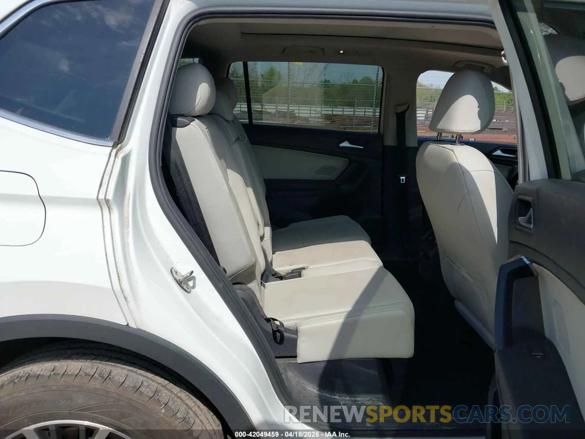 8 Photograph of a damaged car 3VV3B7AX5KM194120 VOLKSWAGEN TIGUAN 2019