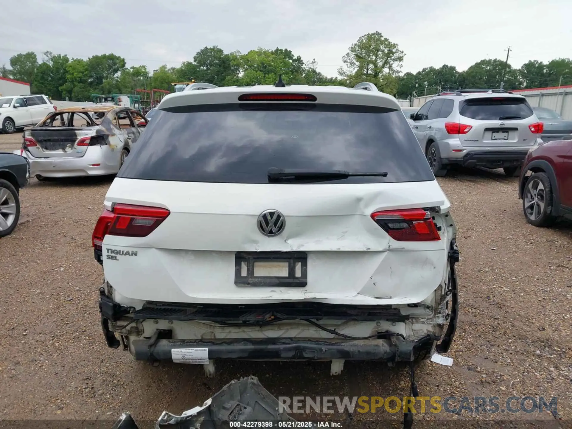 17 Photograph of a damaged car 3VV3B7AX6KM018161 VOLKSWAGEN TIGUAN 2019
