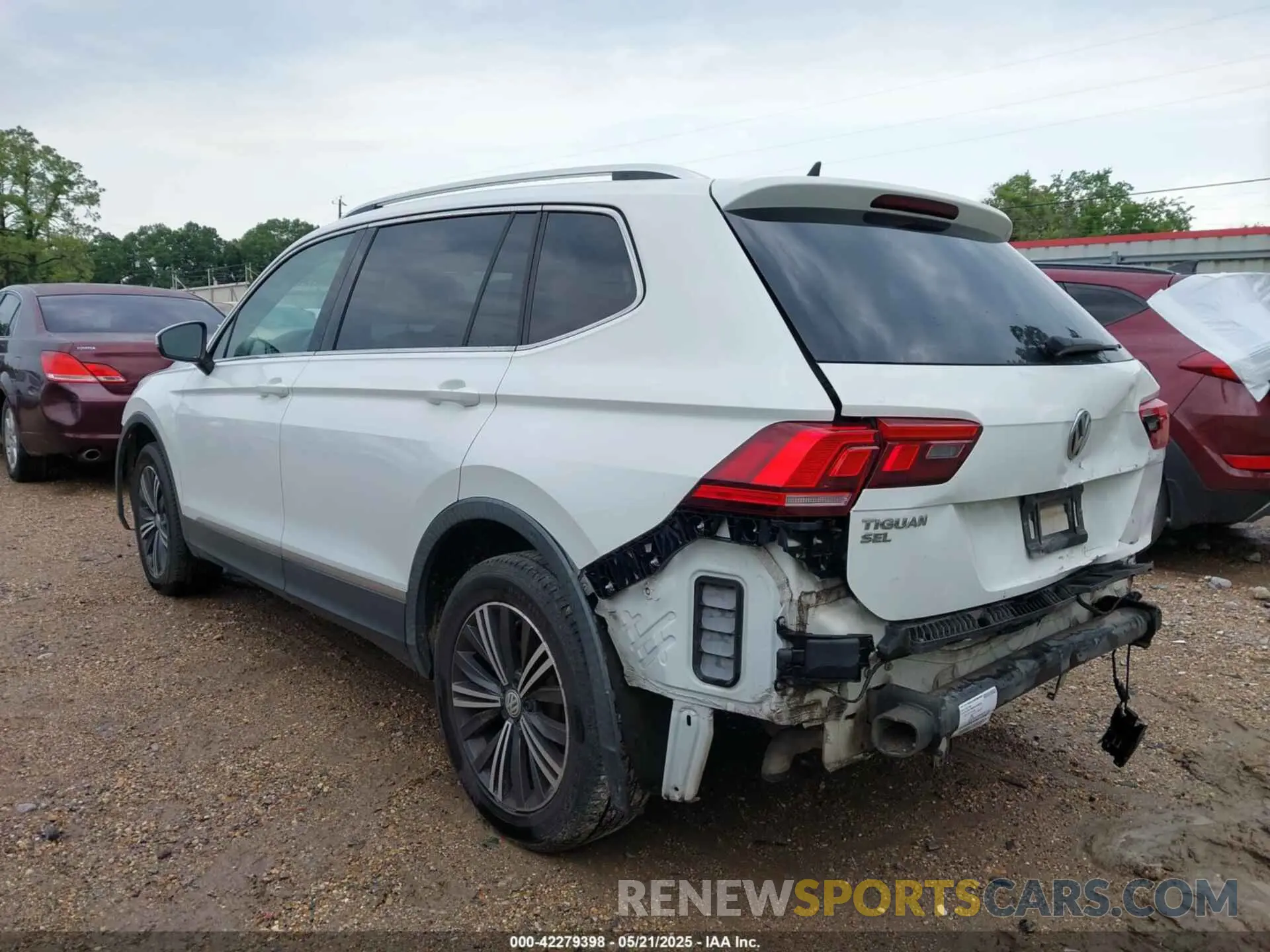 3 Photograph of a damaged car 3VV3B7AX6KM018161 VOLKSWAGEN TIGUAN 2019