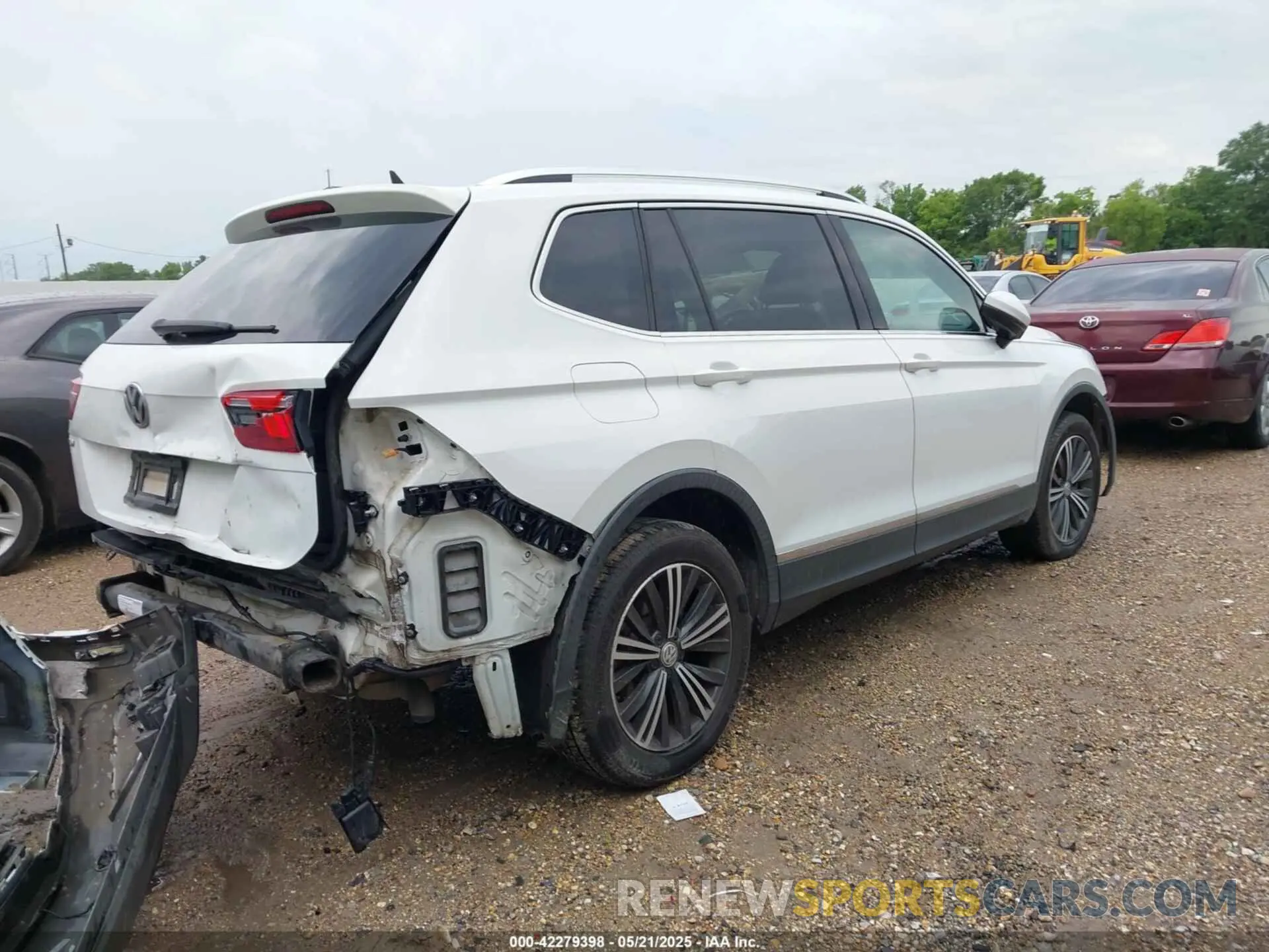 4 Photograph of a damaged car 3VV3B7AX6KM018161 VOLKSWAGEN TIGUAN 2019