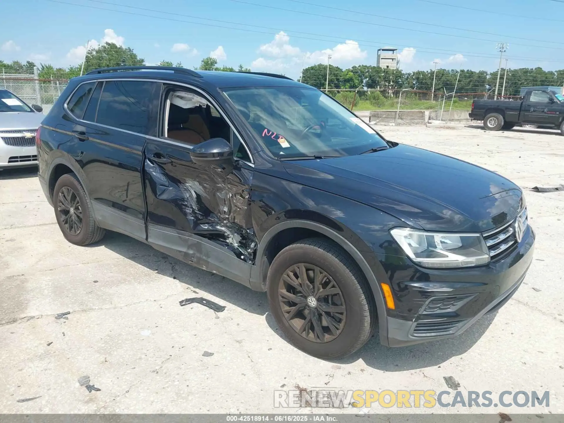 1 Photograph of a damaged car 3VV3B7AX6KM098772 VOLKSWAGEN TIGUAN 2019