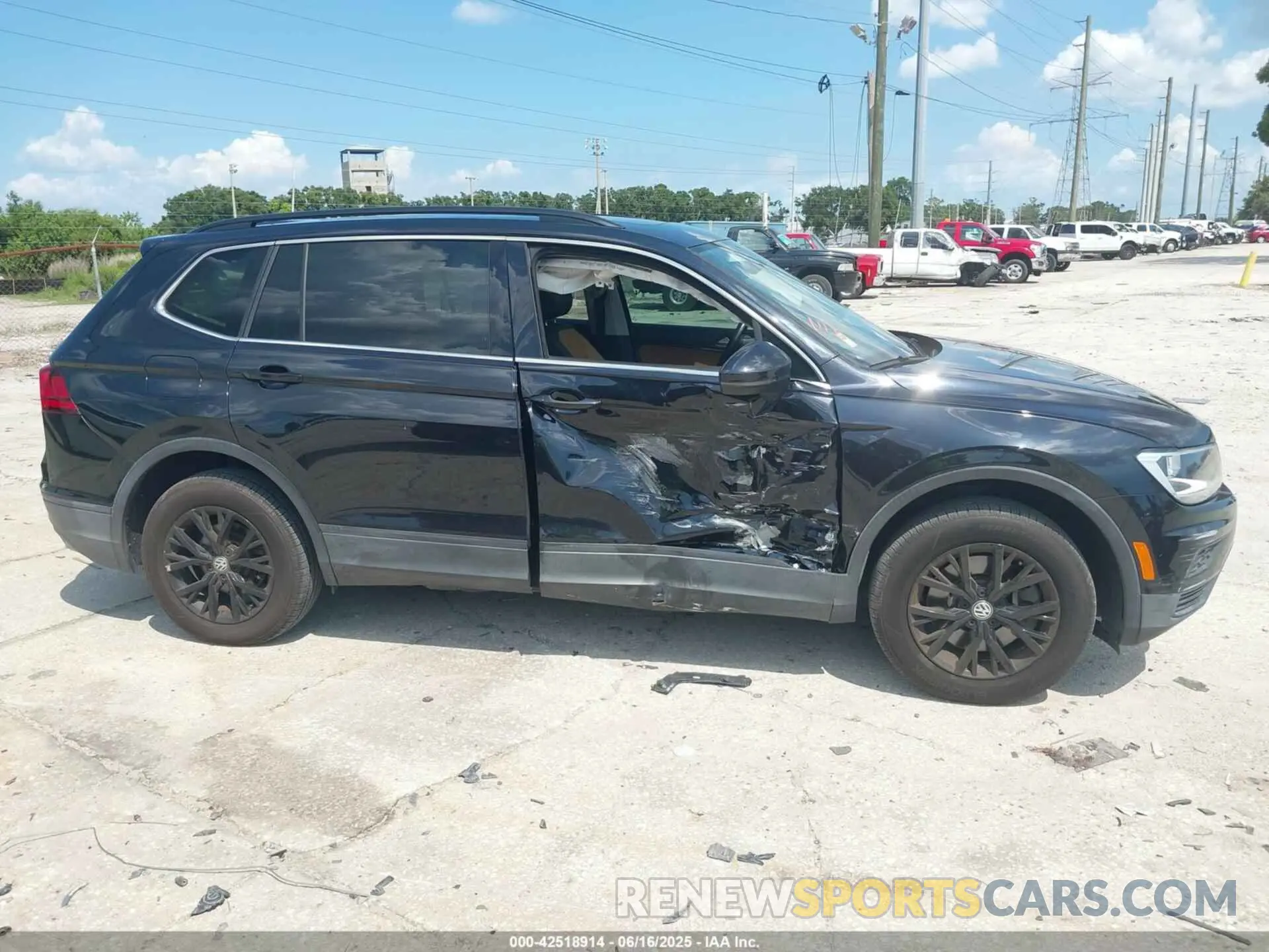 13 Photograph of a damaged car 3VV3B7AX6KM098772 VOLKSWAGEN TIGUAN 2019