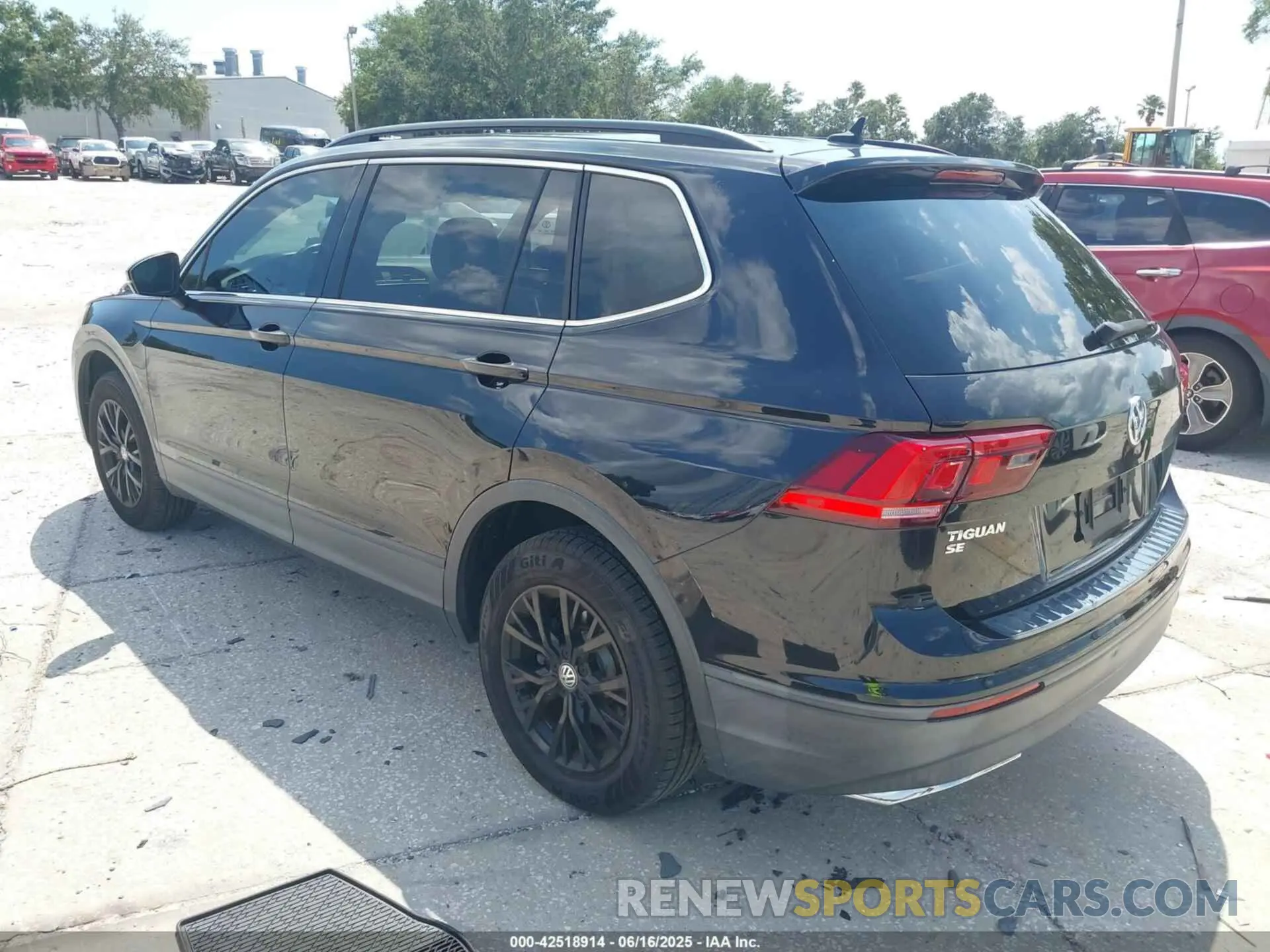3 Photograph of a damaged car 3VV3B7AX6KM098772 VOLKSWAGEN TIGUAN 2019