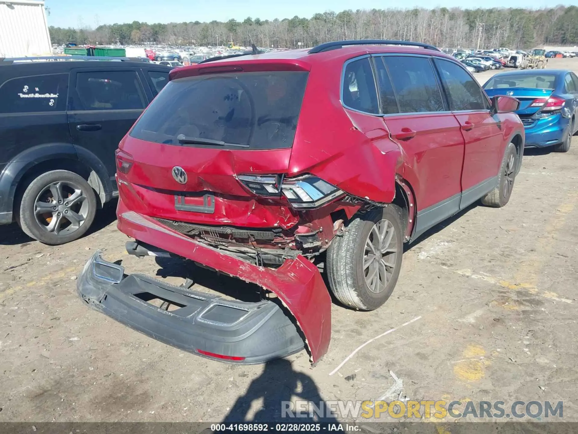 4 Photograph of a damaged car 3VV3B7AX6KM161627 VOLKSWAGEN TIGUAN 2019