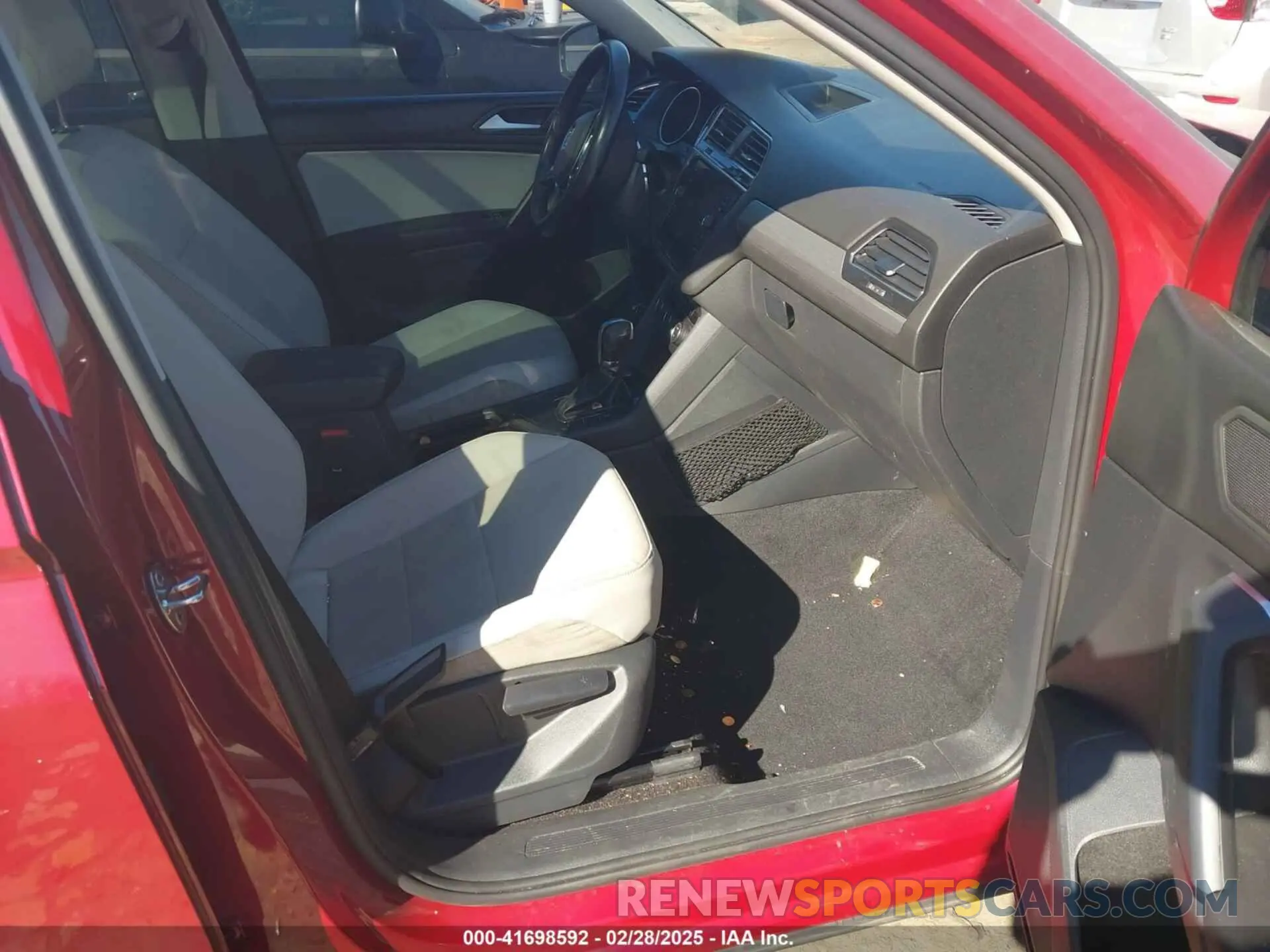 5 Photograph of a damaged car 3VV3B7AX6KM161627 VOLKSWAGEN TIGUAN 2019