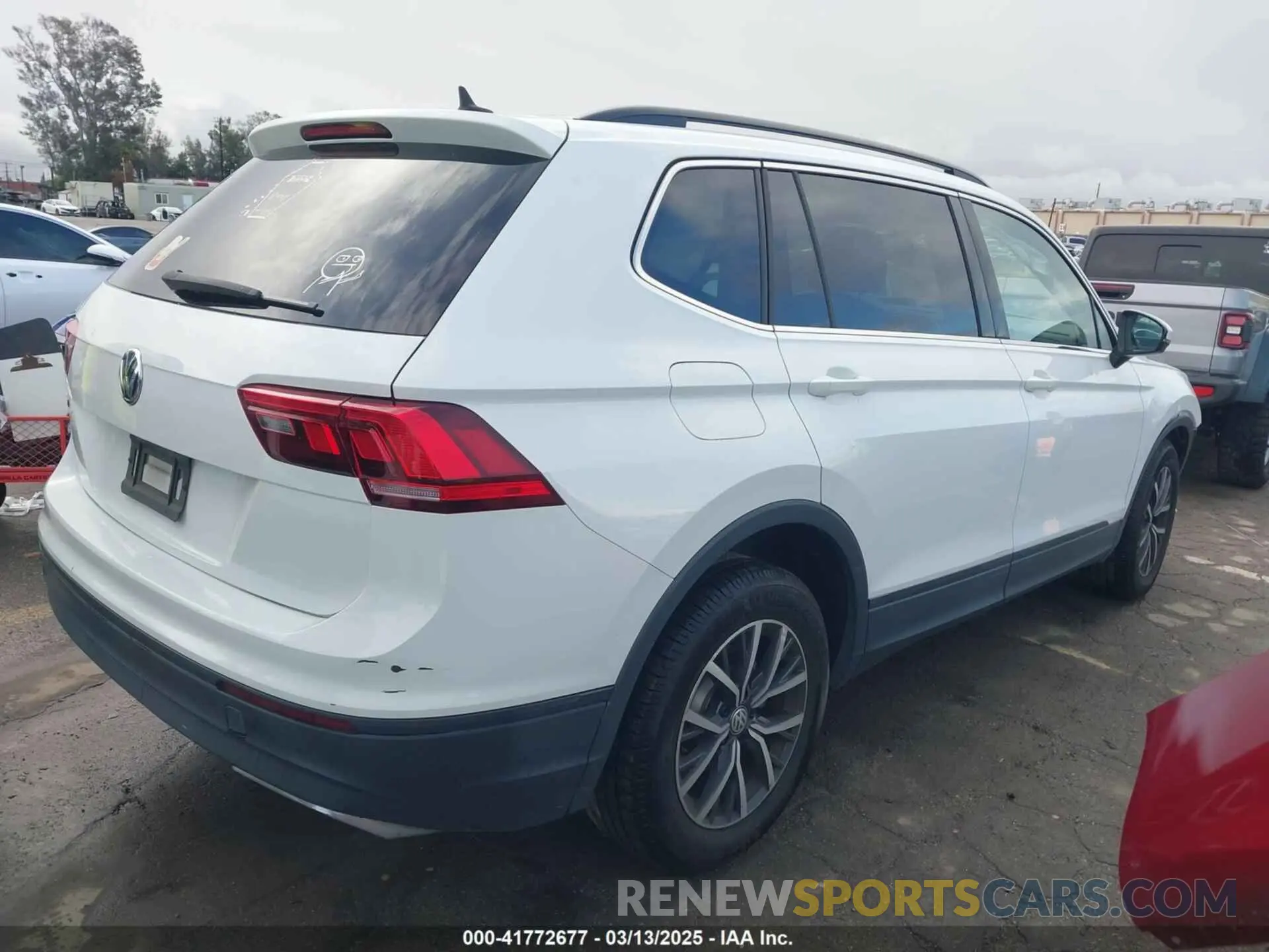 4 Фотография поврежденного автомобиля 3VV3B7AX6KM178881 VOLKSWAGEN TIGUAN 2019