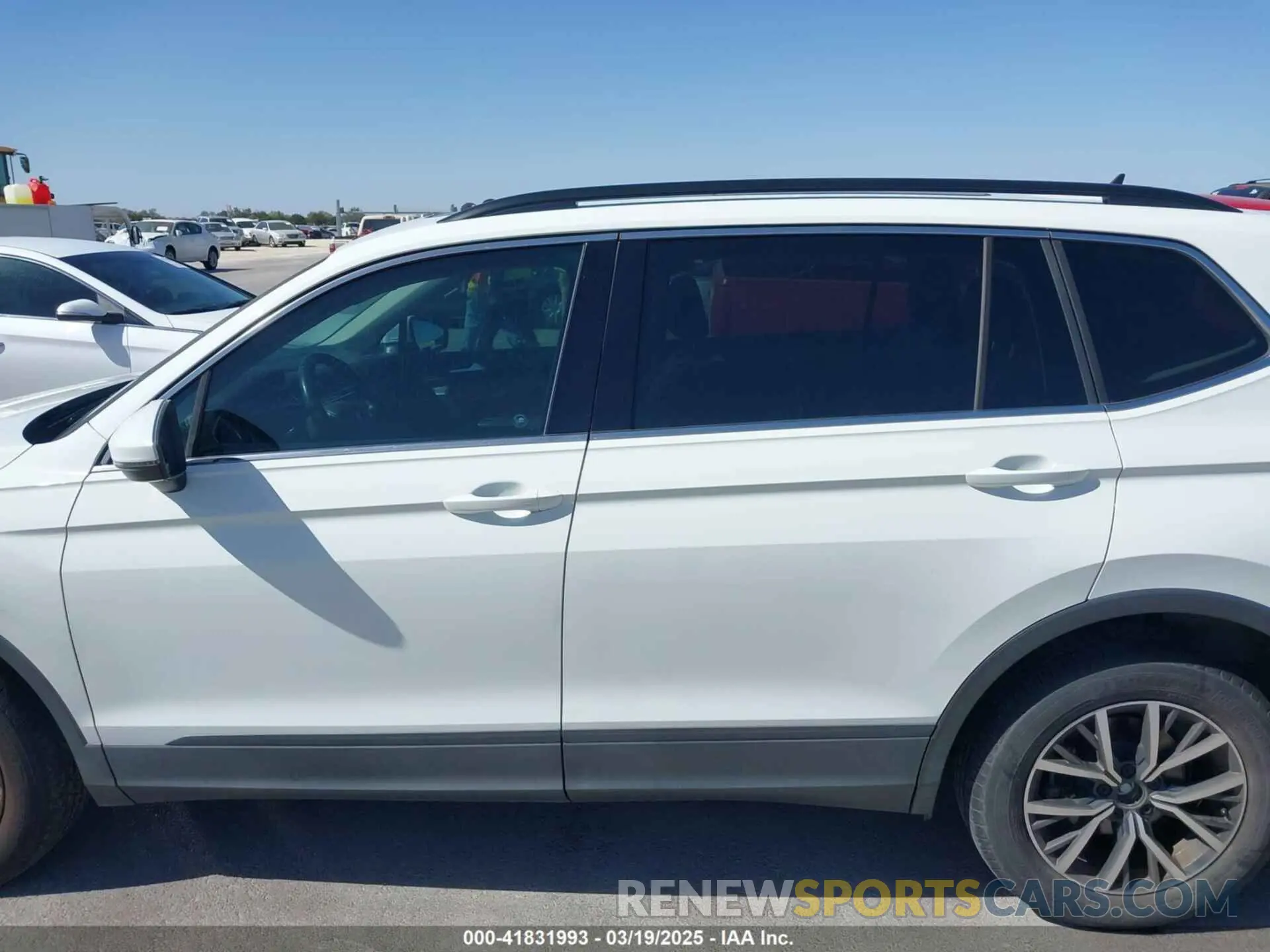 14 Photograph of a damaged car 3VV3B7AX7KM139460 VOLKSWAGEN TIGUAN 2019
