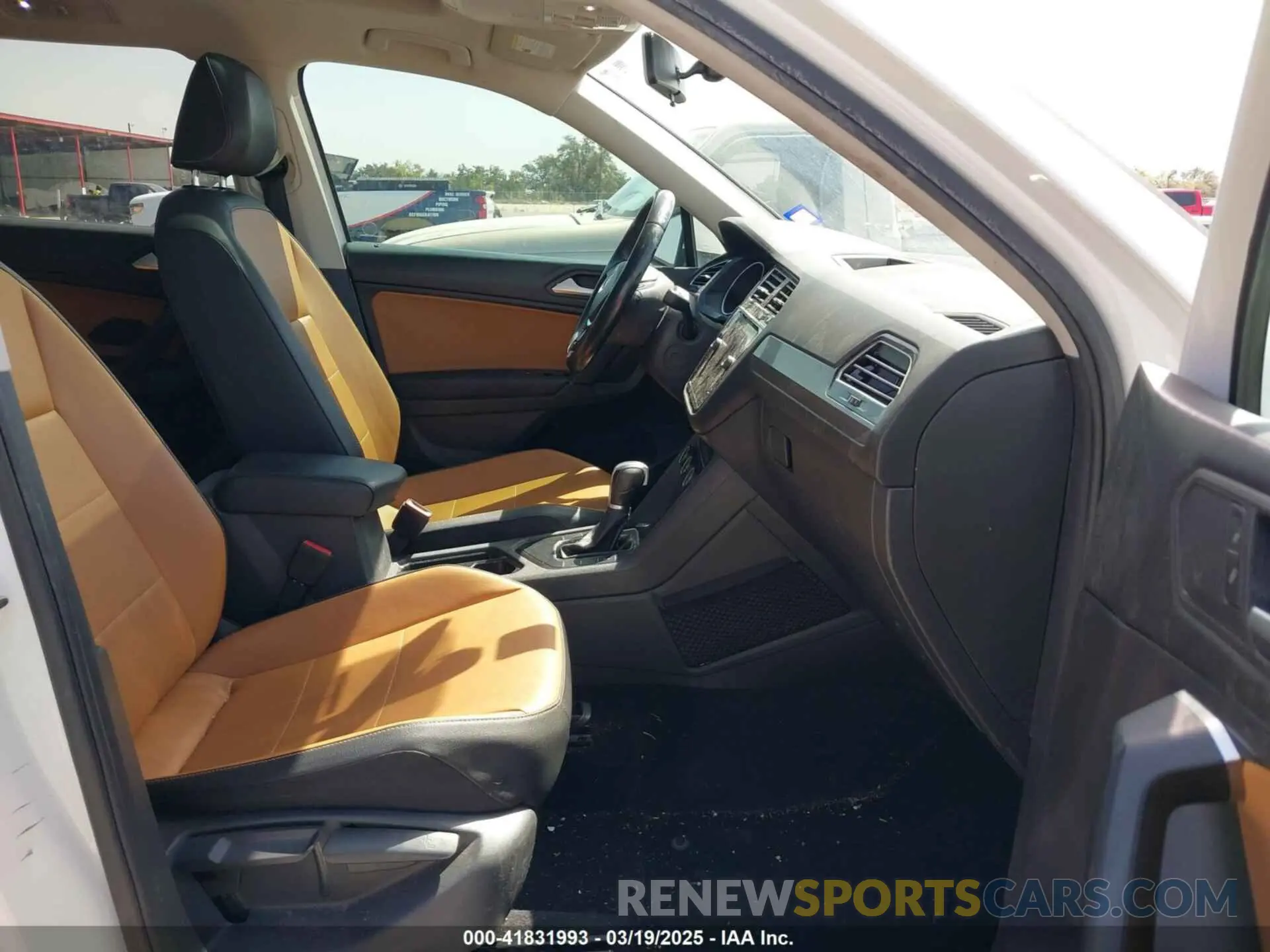 5 Photograph of a damaged car 3VV3B7AX7KM139460 VOLKSWAGEN TIGUAN 2019