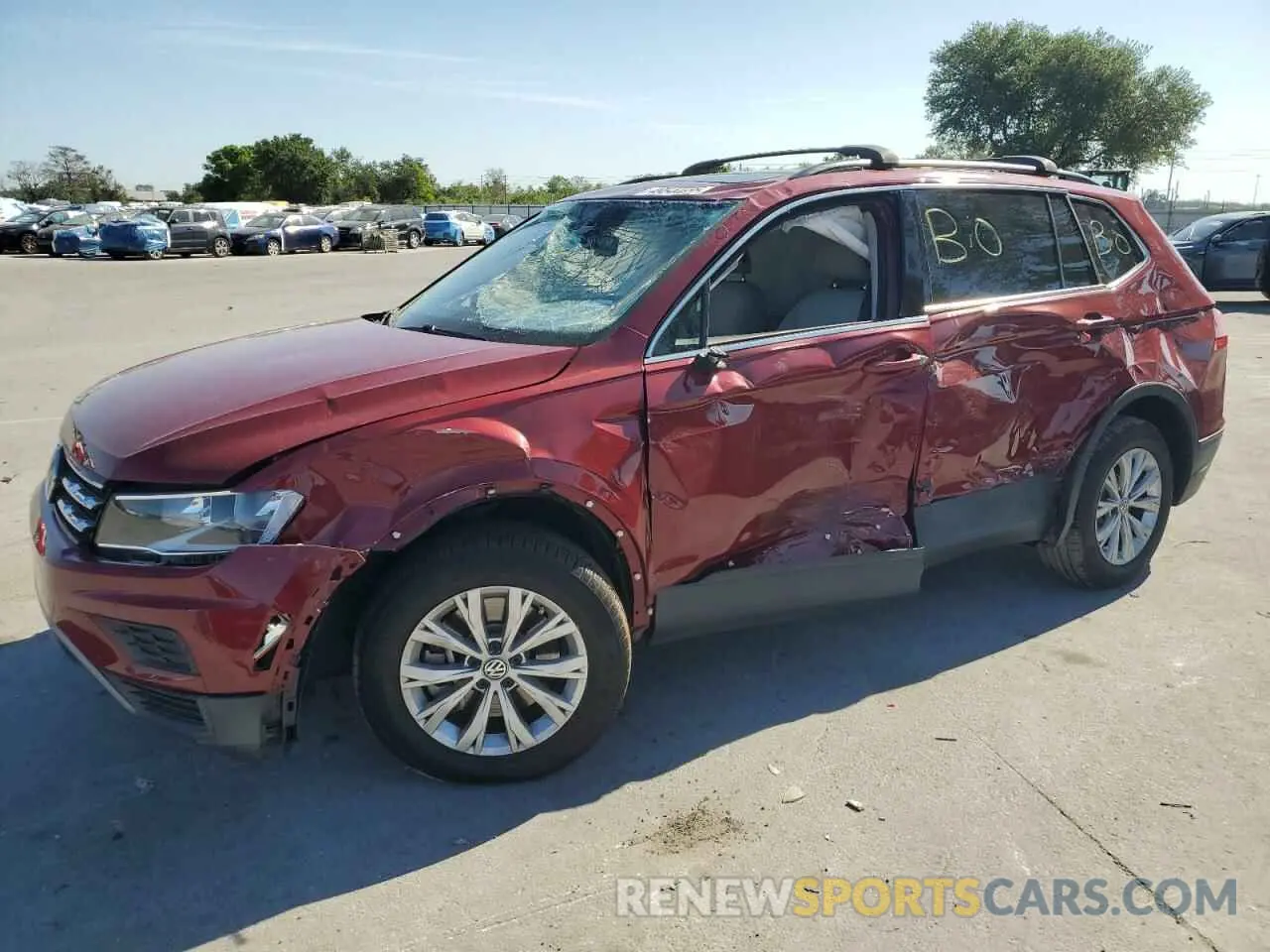 1 Фотография поврежденного автомобиля 3VV3B7AX8KM061772 VOLKSWAGEN TIGUAN 2019