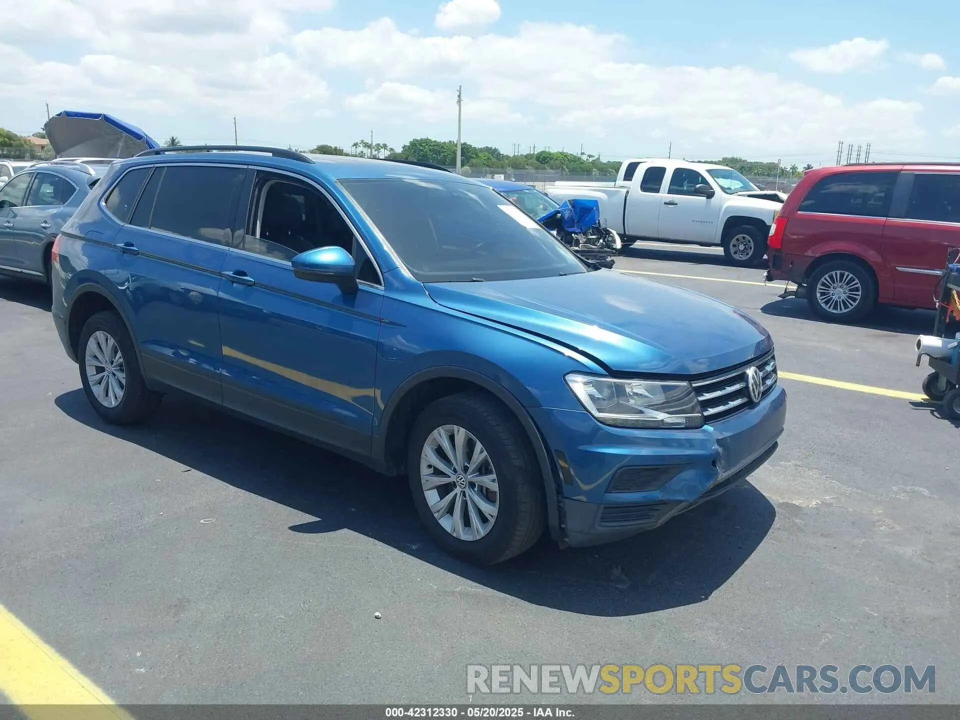 1 Фотография поврежденного автомобиля 3VV3B7AX9KM057438 VOLKSWAGEN TIGUAN 2019