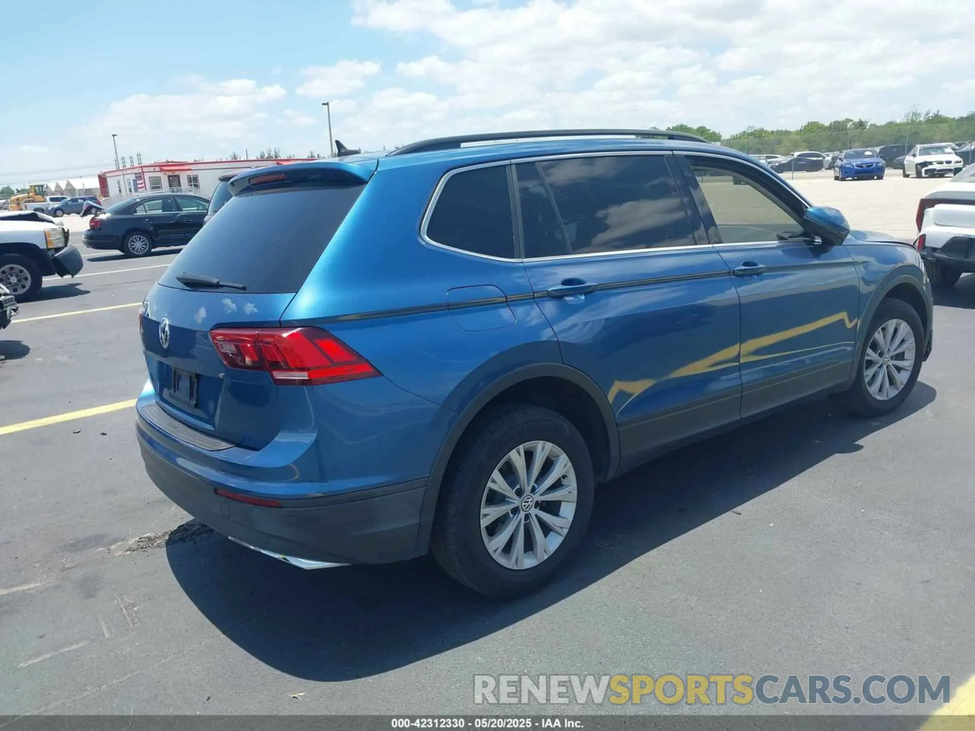 4 Фотография поврежденного автомобиля 3VV3B7AX9KM057438 VOLKSWAGEN TIGUAN 2019