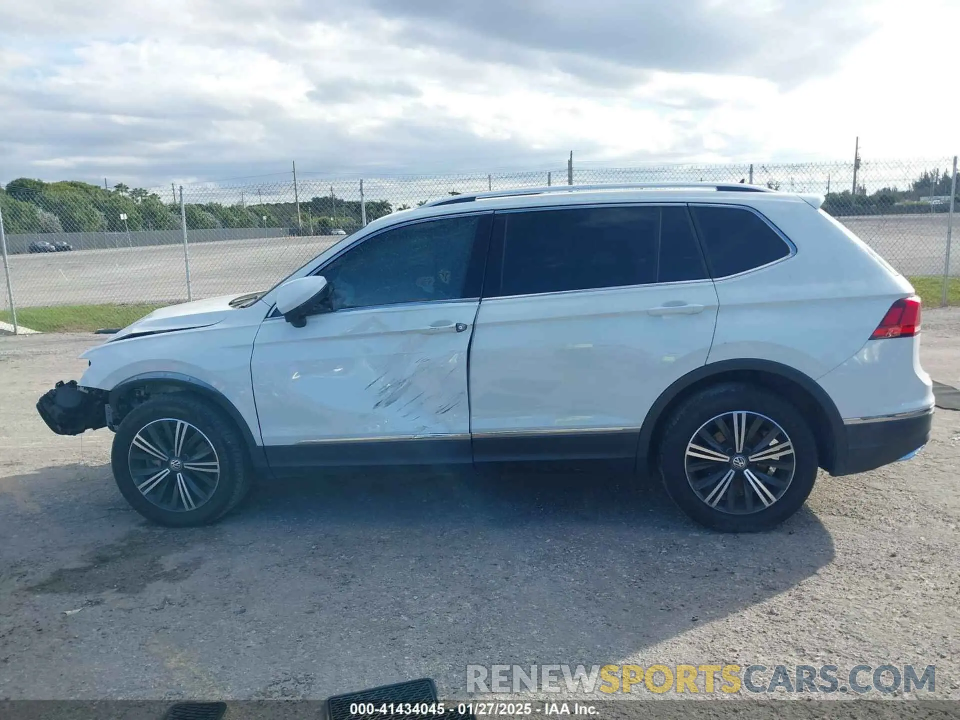 13 Photograph of a damaged car 3VV3B7AX9KM067418 VOLKSWAGEN TIGUAN 2019