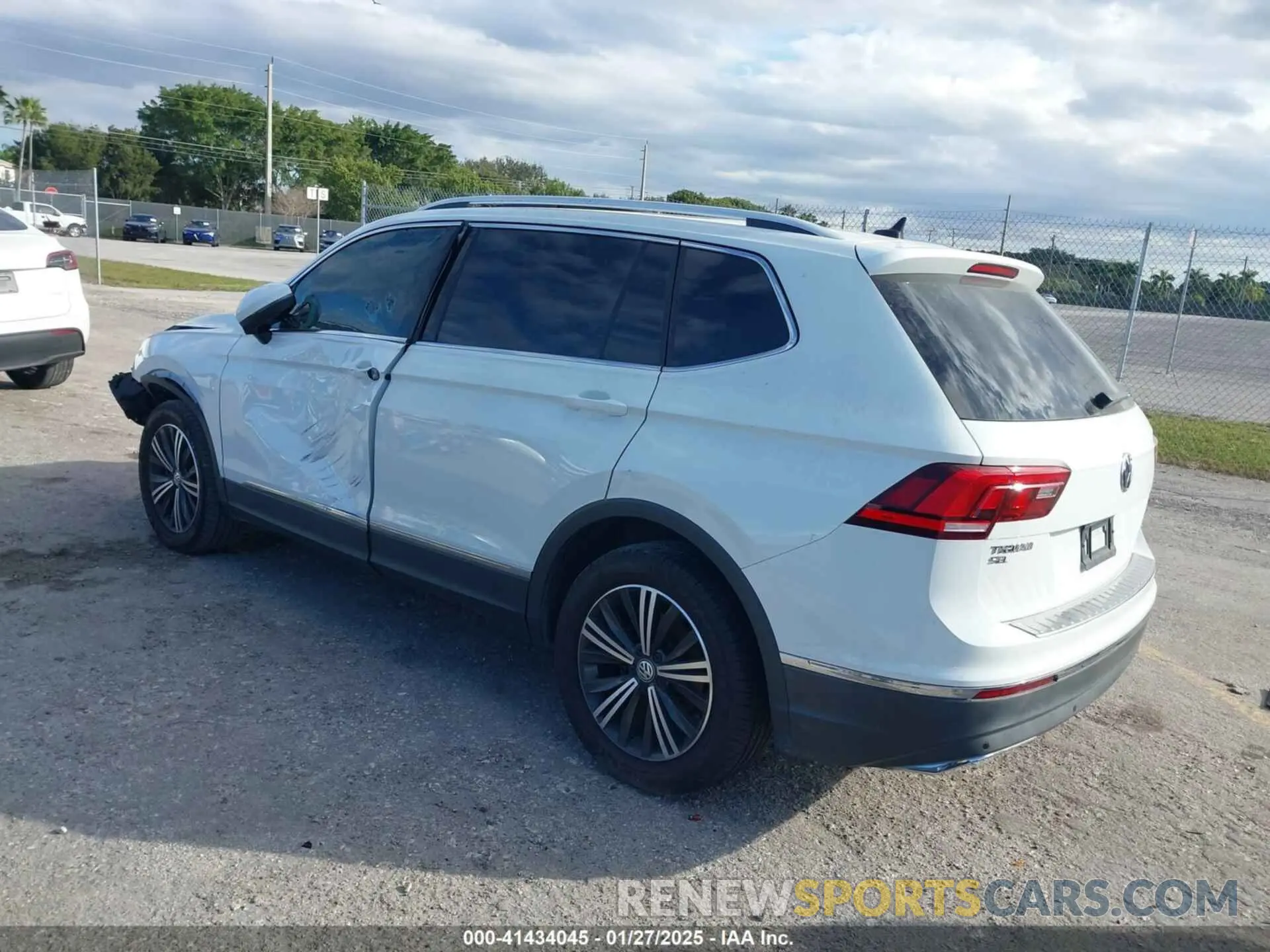 3 Photograph of a damaged car 3VV3B7AX9KM067418 VOLKSWAGEN TIGUAN 2019
