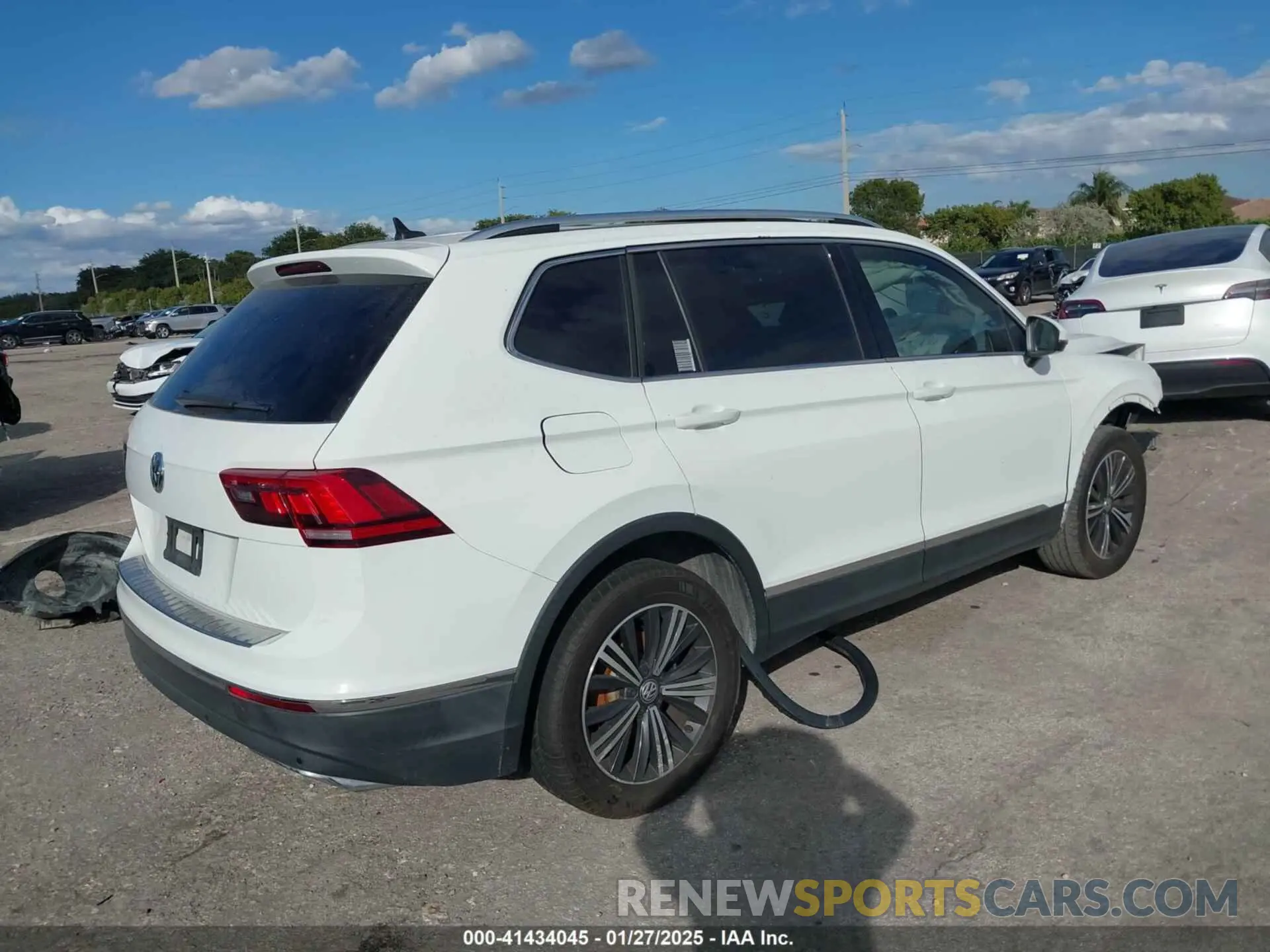 4 Photograph of a damaged car 3VV3B7AX9KM067418 VOLKSWAGEN TIGUAN 2019
