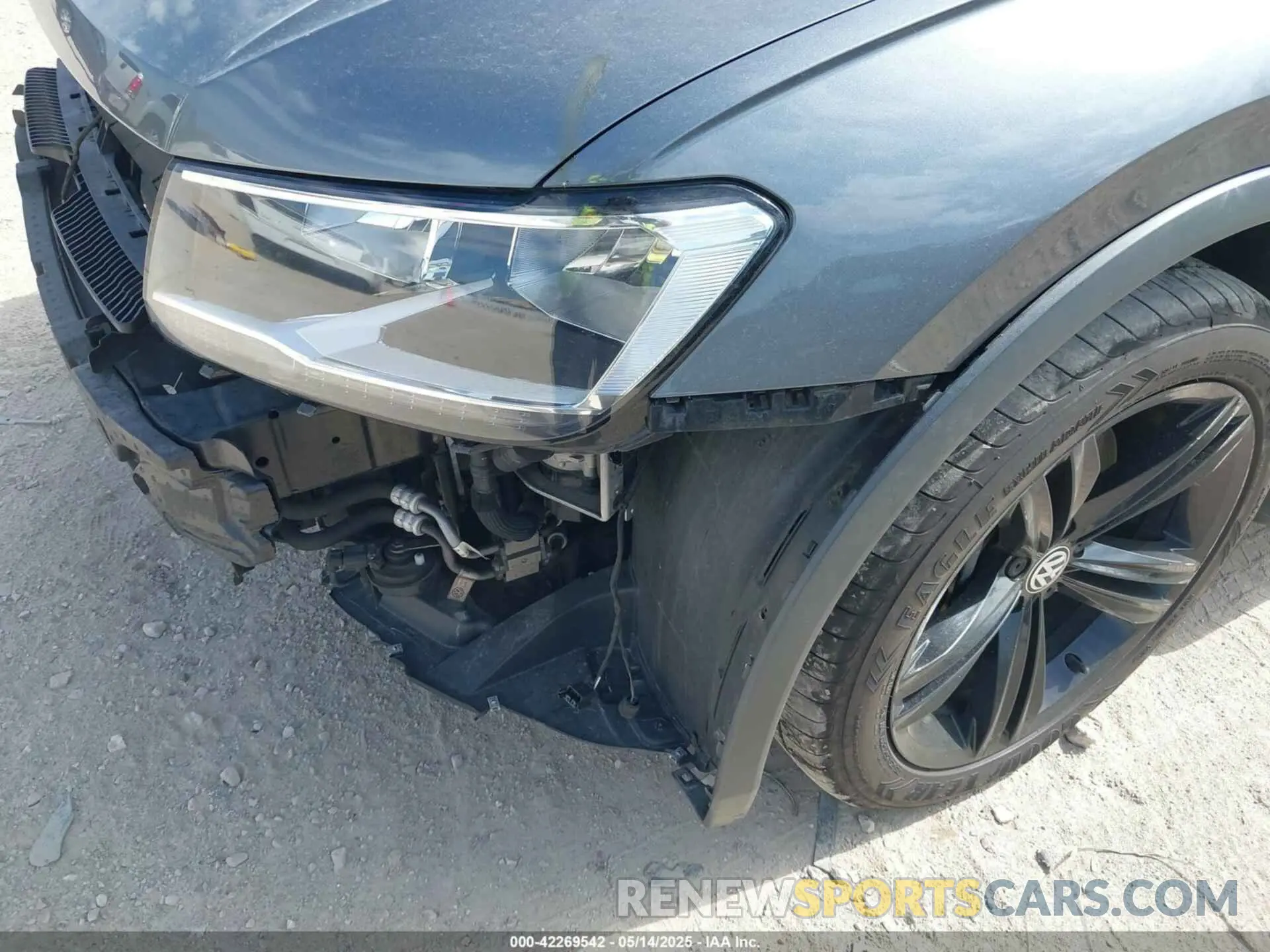 18 Photograph of a damaged car 3VV3B7AX9KM134177 VOLKSWAGEN TIGUAN 2019