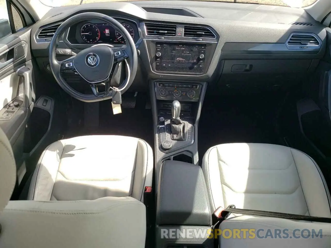 8 Photograph of a damaged car 3VV4B7AX0KM039690 VOLKSWAGEN TIGUAN 2019