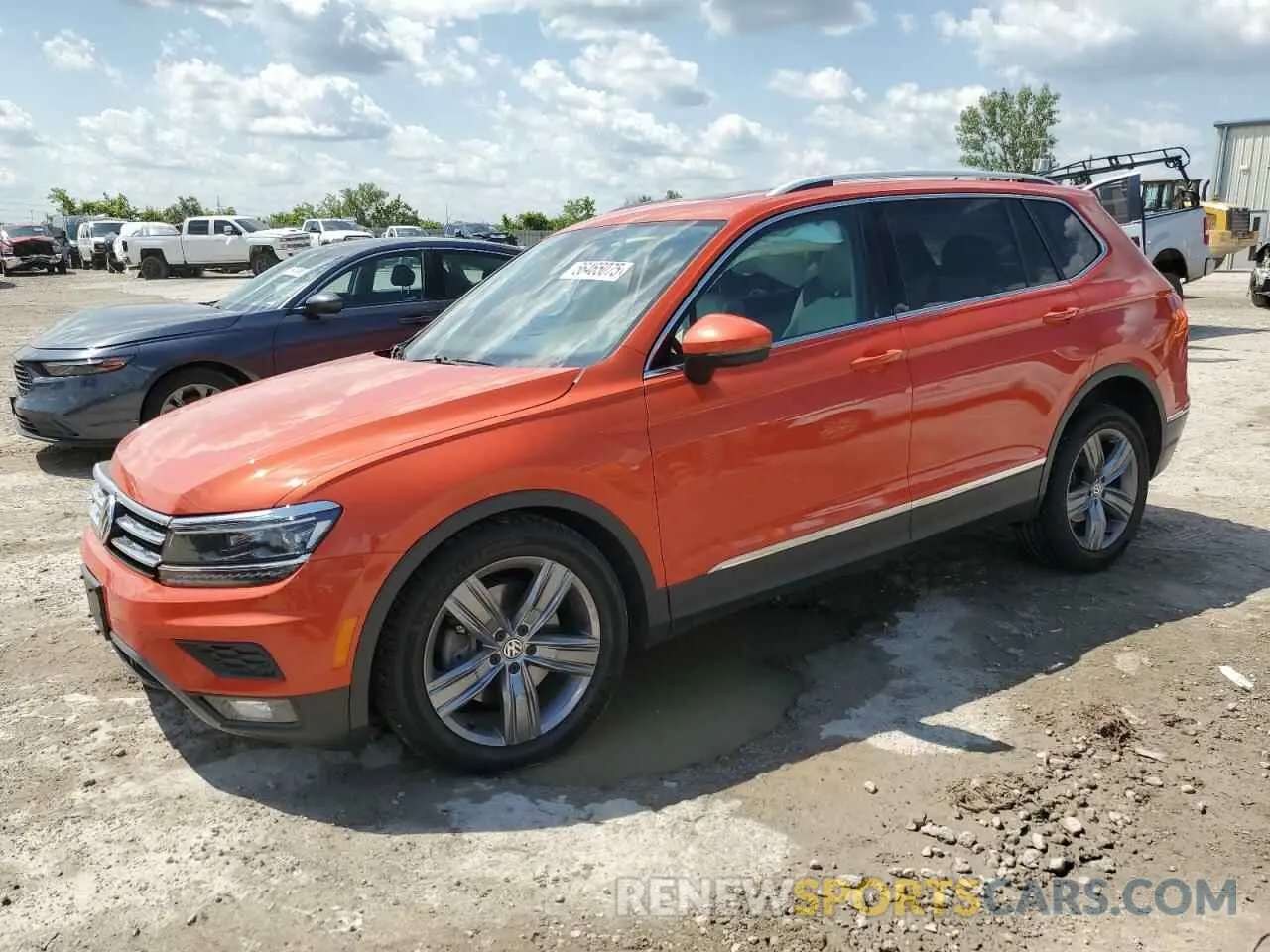 1 Фотография поврежденного автомобиля 3VV4B7AX0KM113139 VOLKSWAGEN TIGUAN 2019
