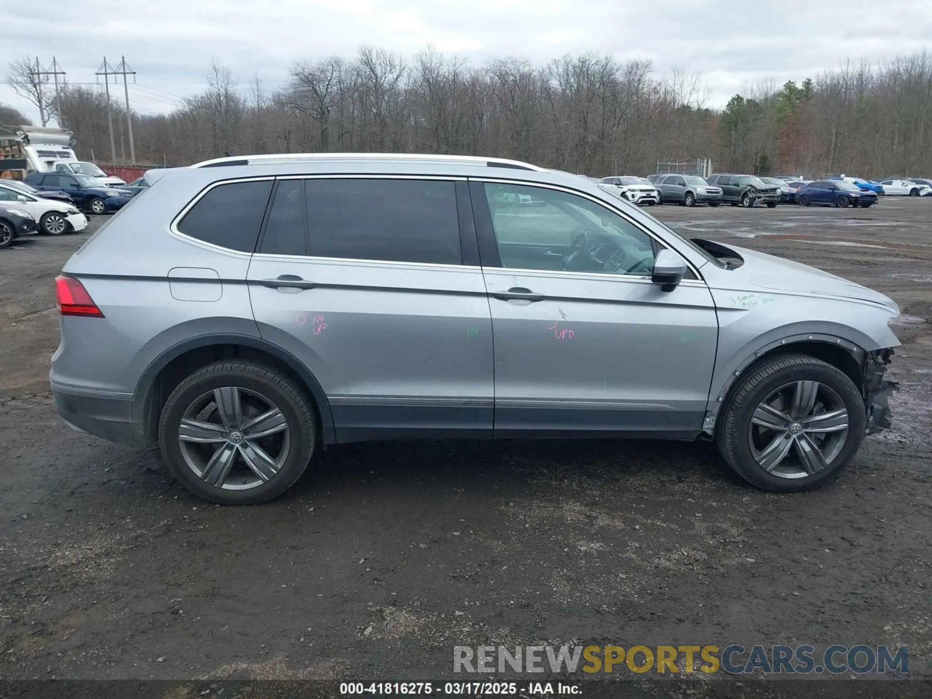 13 Photograph of a damaged car 3VV4B7AX5KM178620 VOLKSWAGEN TIGUAN 2019