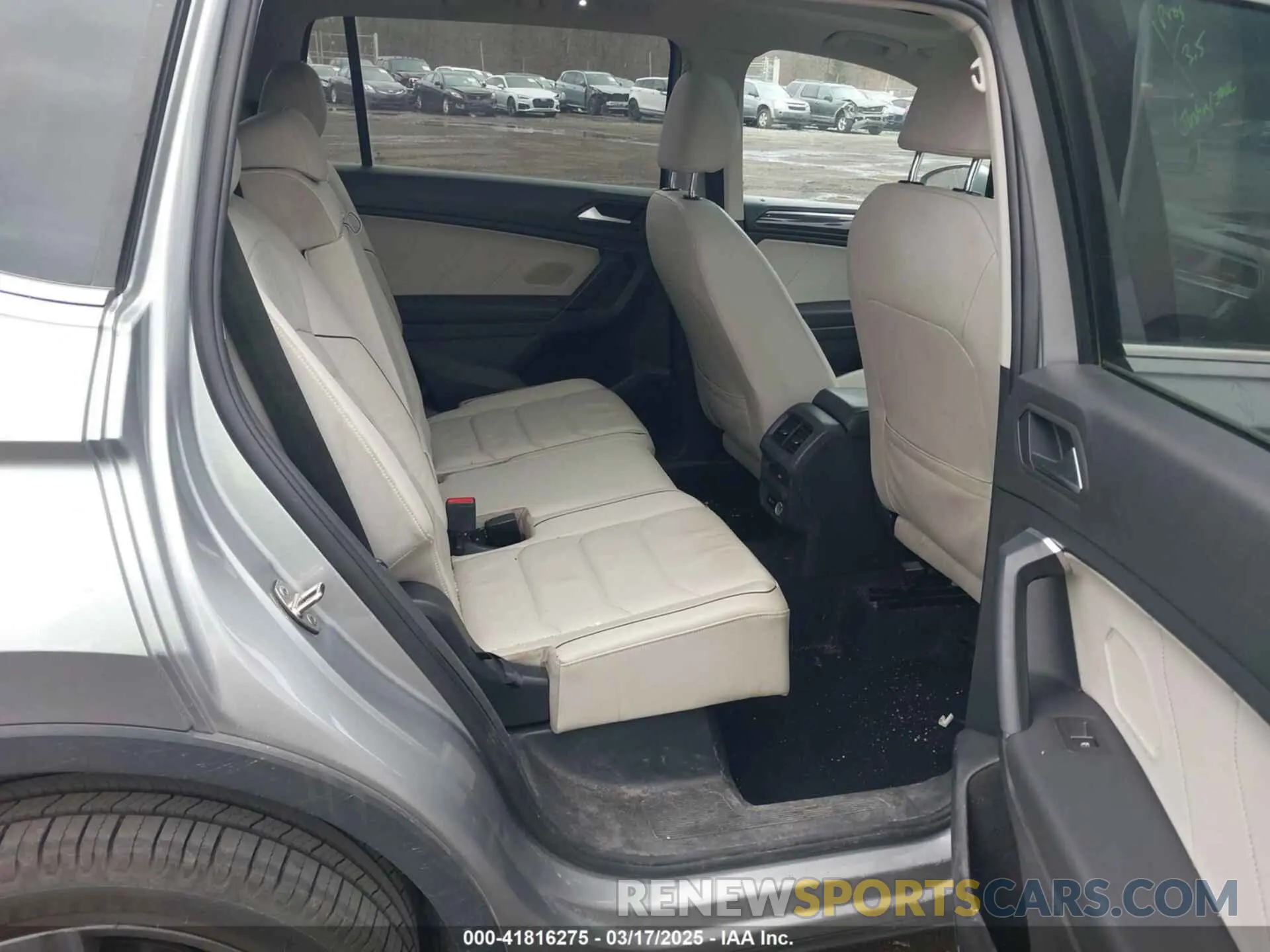 8 Photograph of a damaged car 3VV4B7AX5KM178620 VOLKSWAGEN TIGUAN 2019