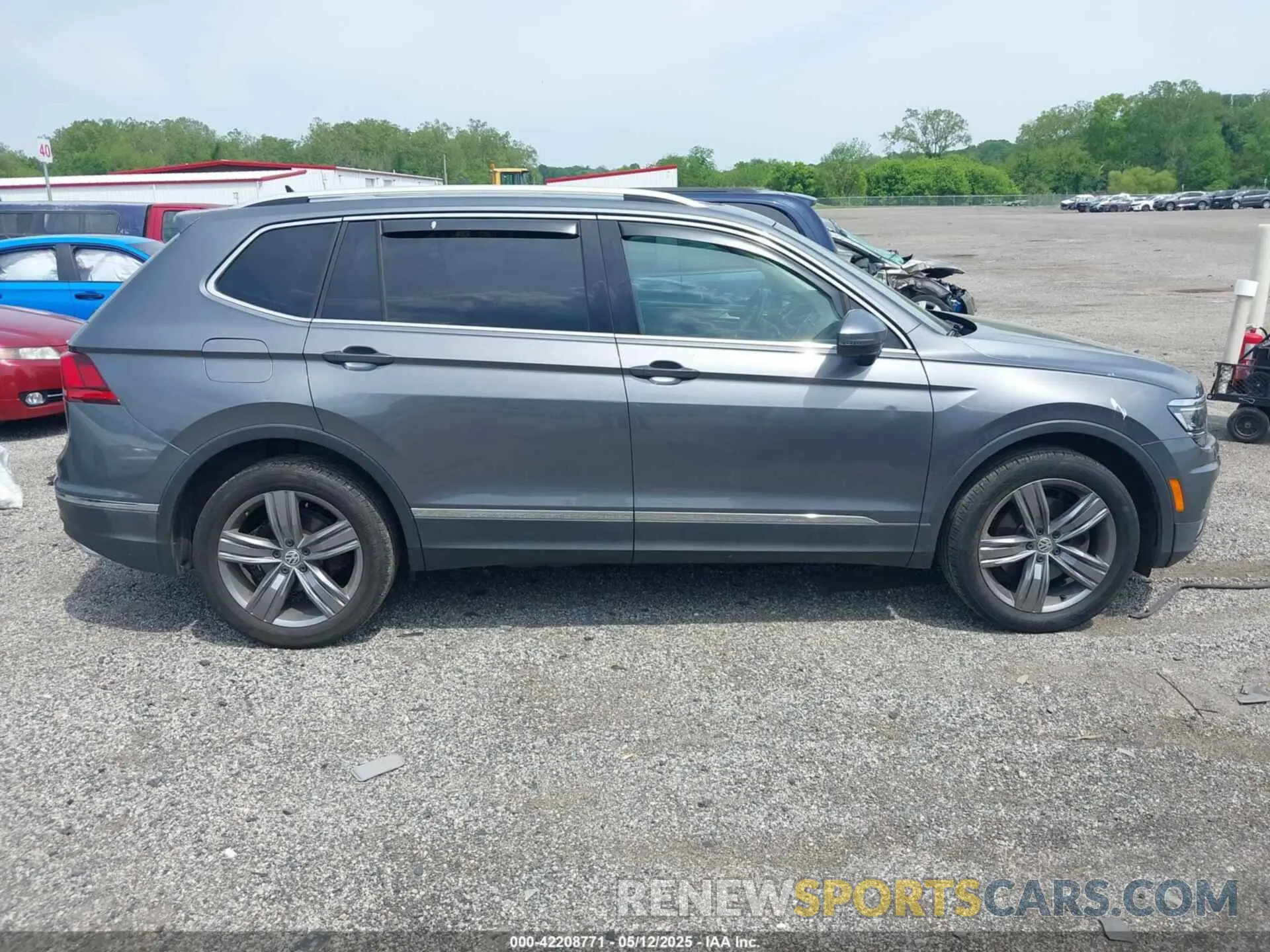 13 Photograph of a damaged car 3VV4B7AXXKM021780 VOLKSWAGEN TIGUAN 2019
