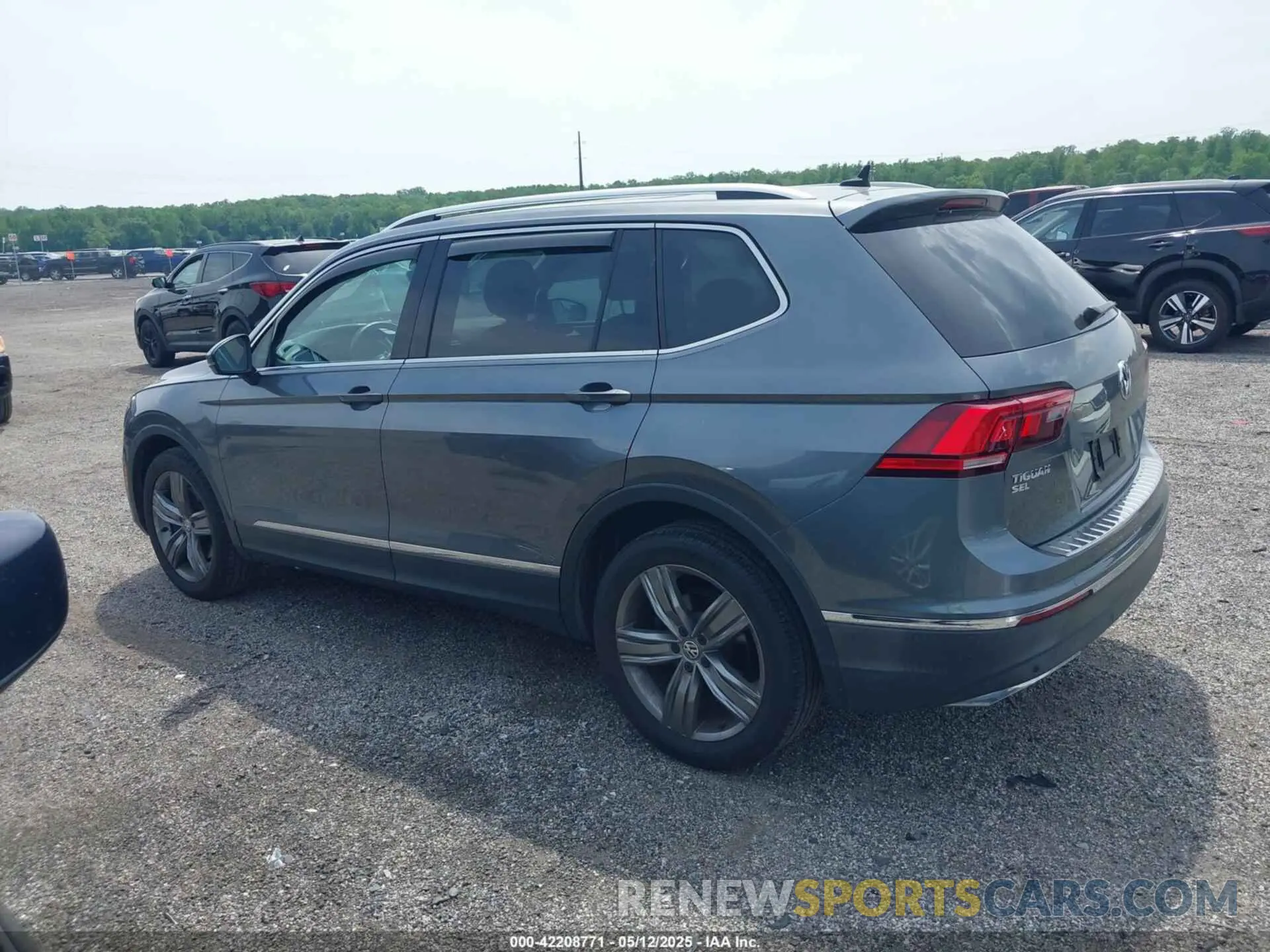 14 Photograph of a damaged car 3VV4B7AXXKM021780 VOLKSWAGEN TIGUAN 2019