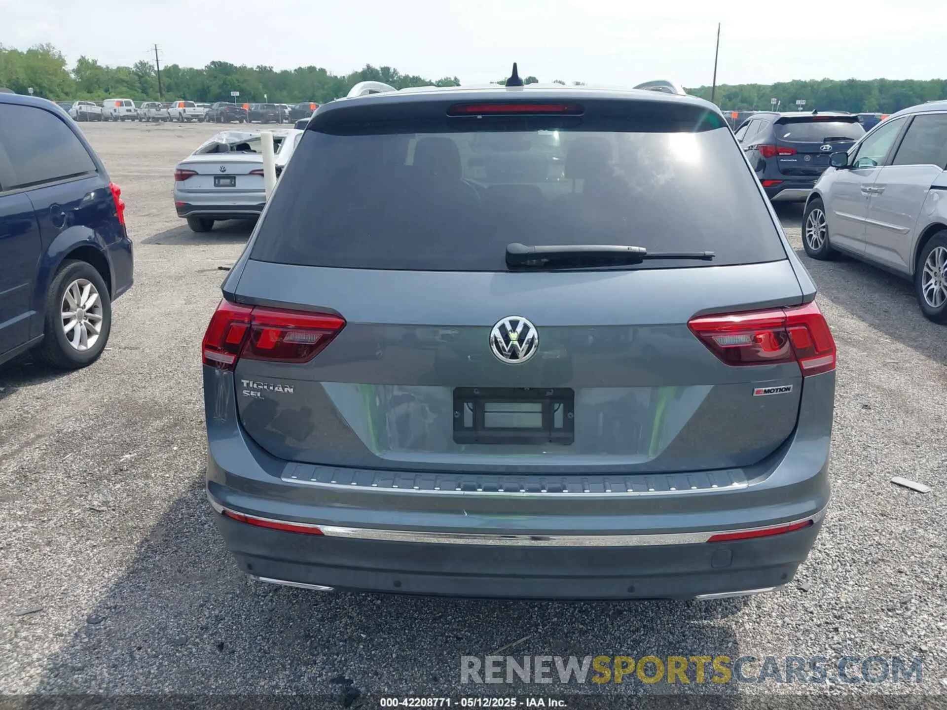 16 Photograph of a damaged car 3VV4B7AXXKM021780 VOLKSWAGEN TIGUAN 2019