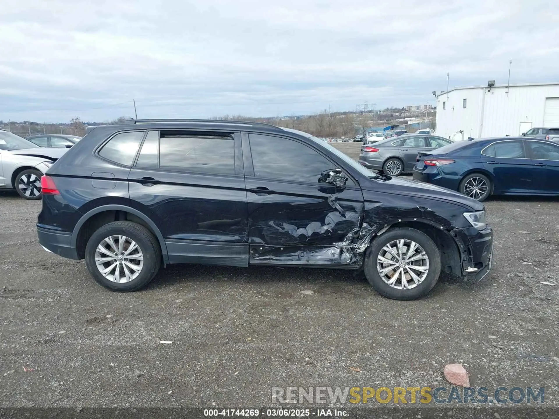 14 Photograph of a damaged car 3VV0B7AX4LM043693 VOLKSWAGEN TIGUAN 2020