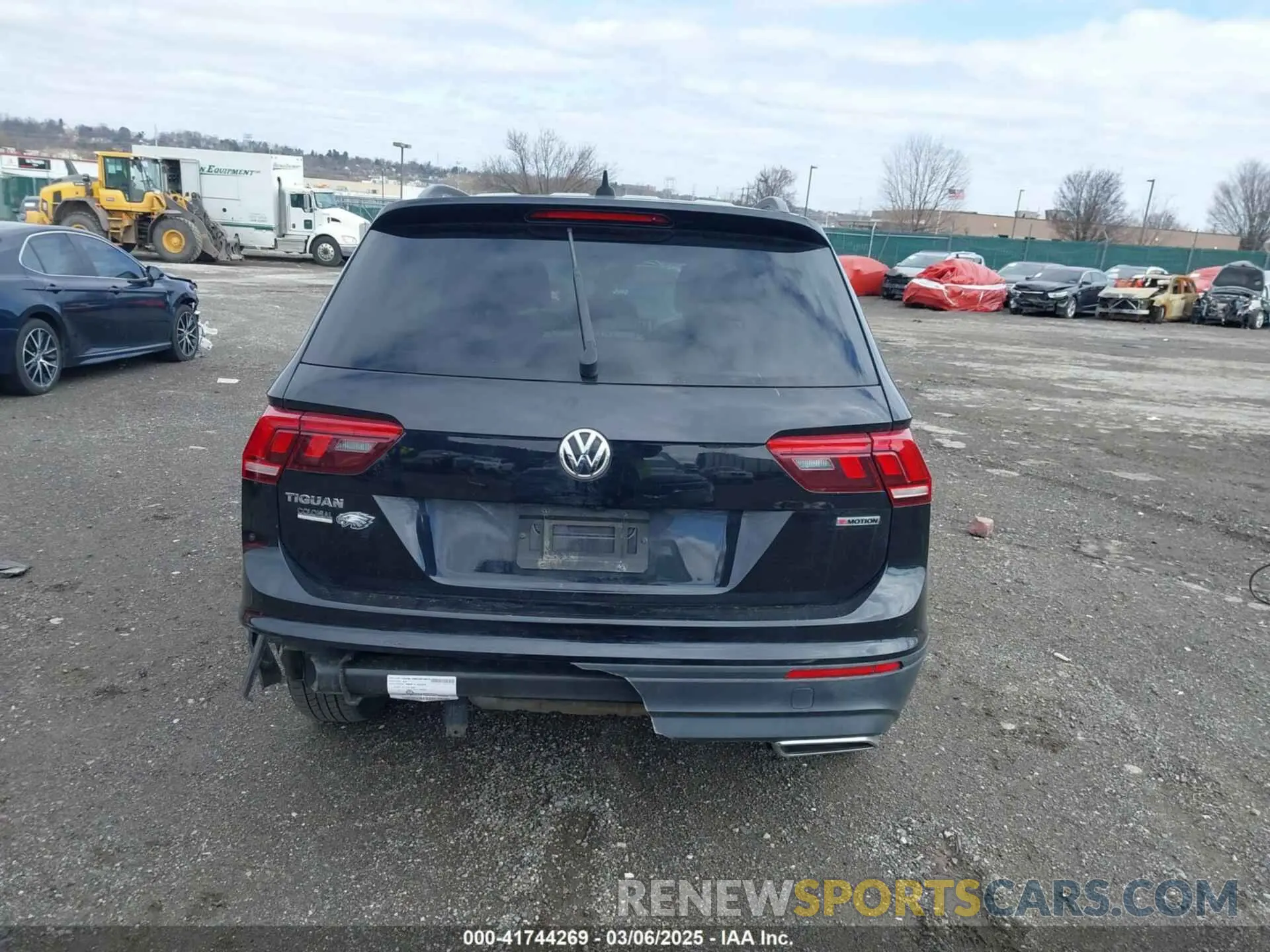 17 Photograph of a damaged car 3VV0B7AX4LM043693 VOLKSWAGEN TIGUAN 2020