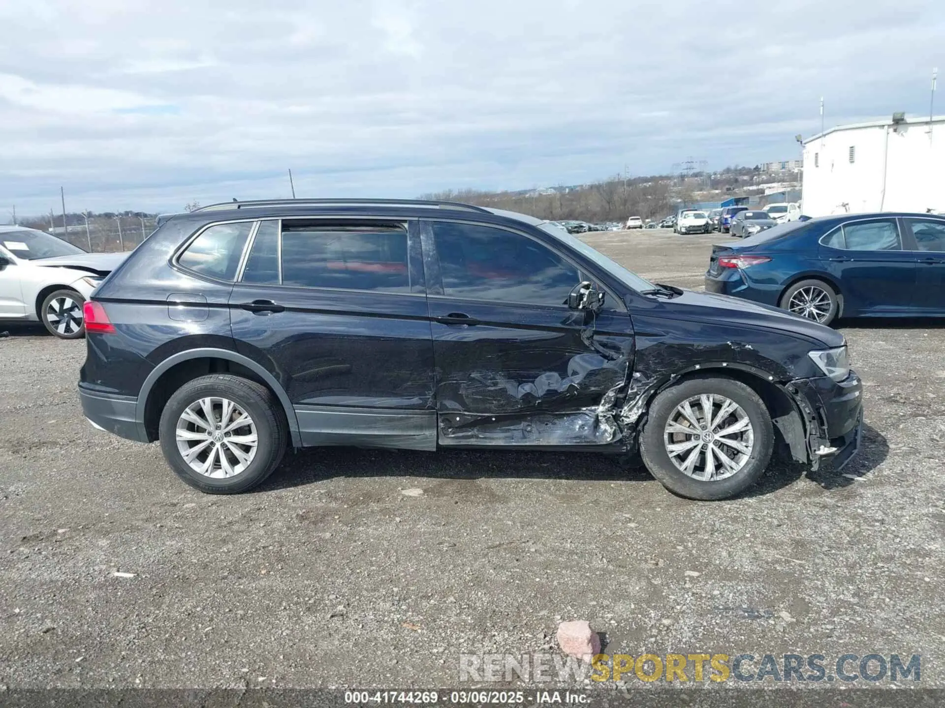 6 Photograph of a damaged car 3VV0B7AX4LM043693 VOLKSWAGEN TIGUAN 2020