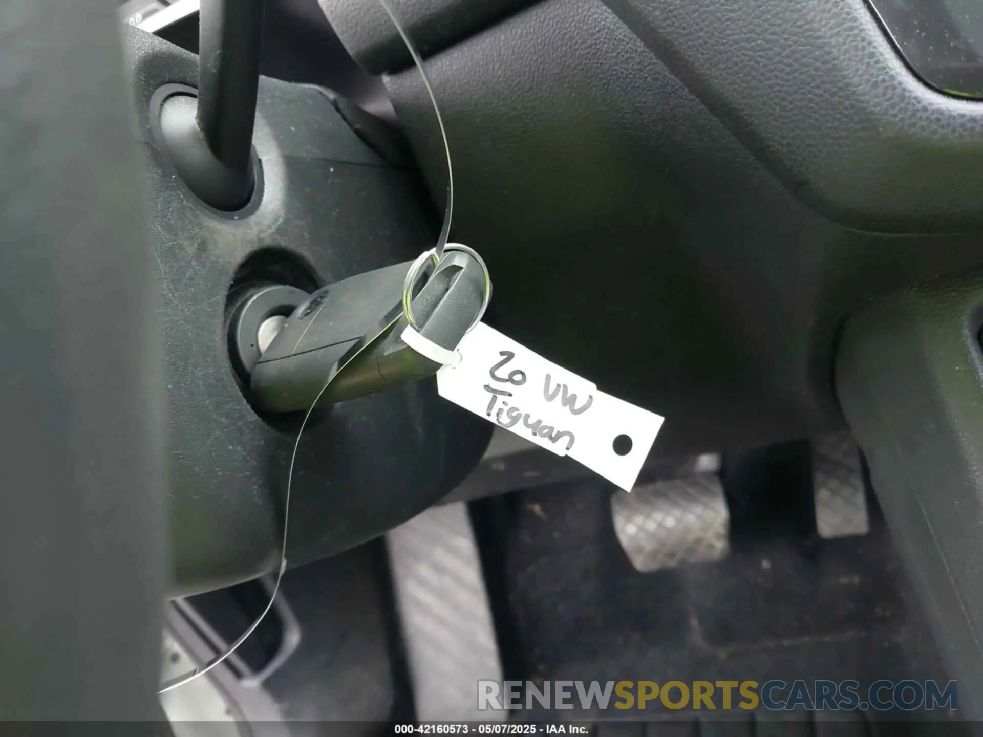 11 Photograph of a damaged car 3VV0B7AX5LM131894 VOLKSWAGEN TIGUAN 2020