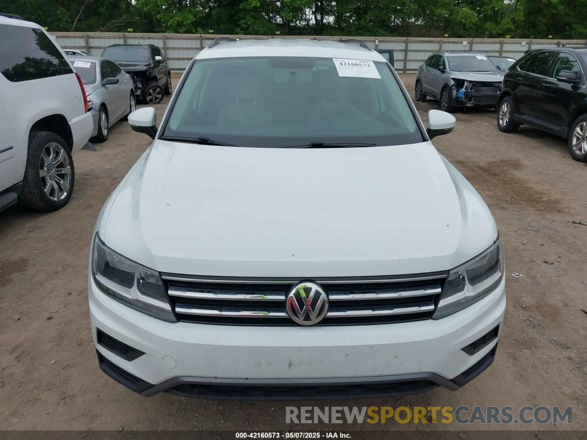 12 Photograph of a damaged car 3VV0B7AX5LM131894 VOLKSWAGEN TIGUAN 2020