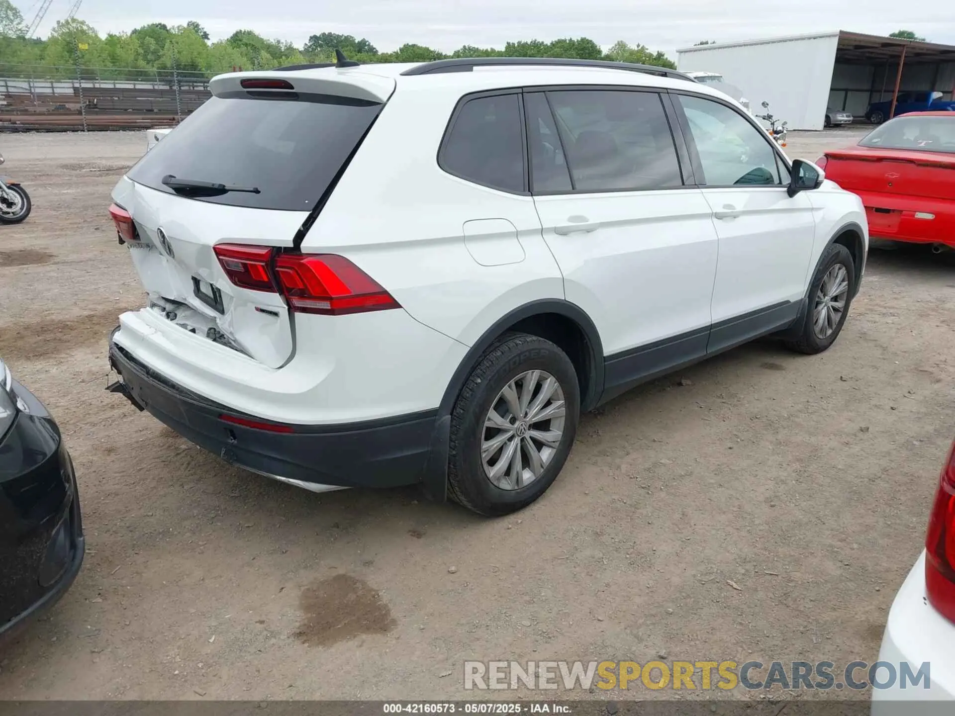 4 Photograph of a damaged car 3VV0B7AX5LM131894 VOLKSWAGEN TIGUAN 2020