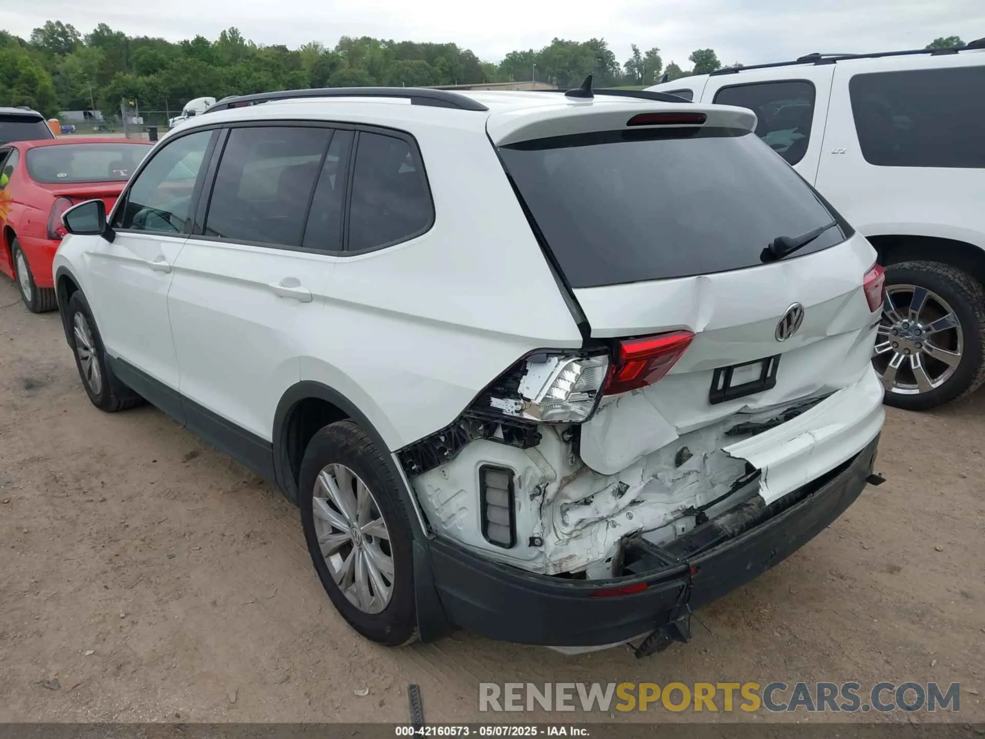 6 Photograph of a damaged car 3VV0B7AX5LM131894 VOLKSWAGEN TIGUAN 2020