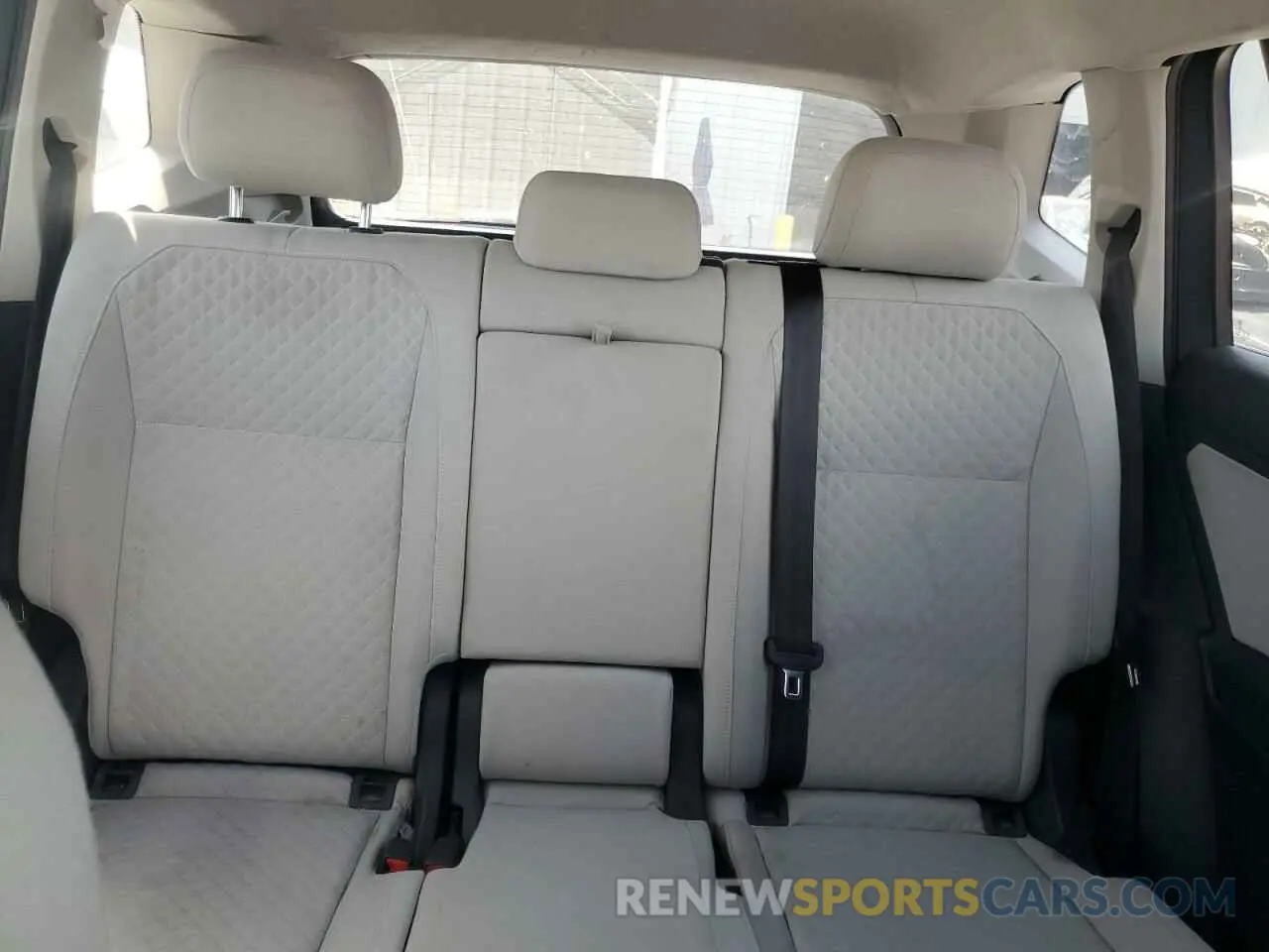 10 Photograph of a damaged car 3VV0B7AX8LM025049 VOLKSWAGEN TIGUAN 2020