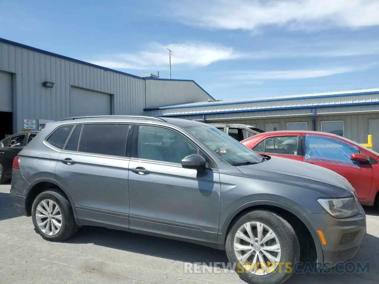 4 Photograph of a damaged car 3VV0B7AX8LM025049 VOLKSWAGEN TIGUAN 2020