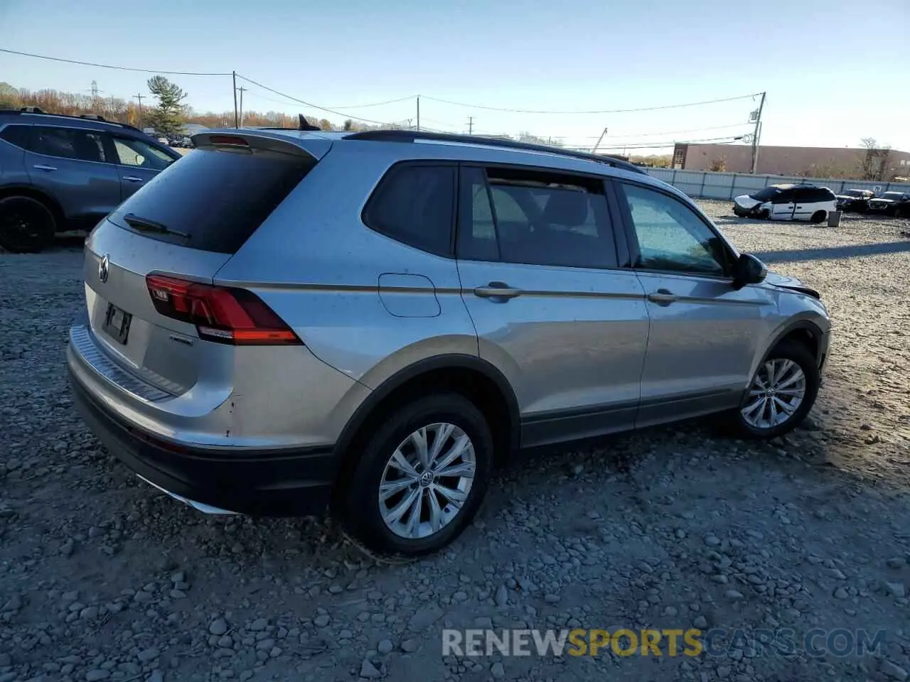 3 Photograph of a damaged car 3VV0B7AXXLM102942 VOLKSWAGEN TIGUAN 2020