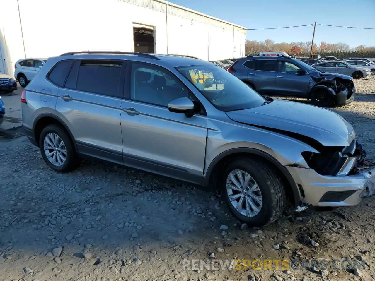 4 Photograph of a damaged car 3VV0B7AXXLM102942 VOLKSWAGEN TIGUAN 2020