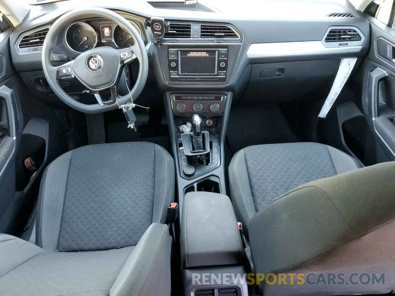 8 Photograph of a damaged car 3VV0B7AXXLM102942 VOLKSWAGEN TIGUAN 2020