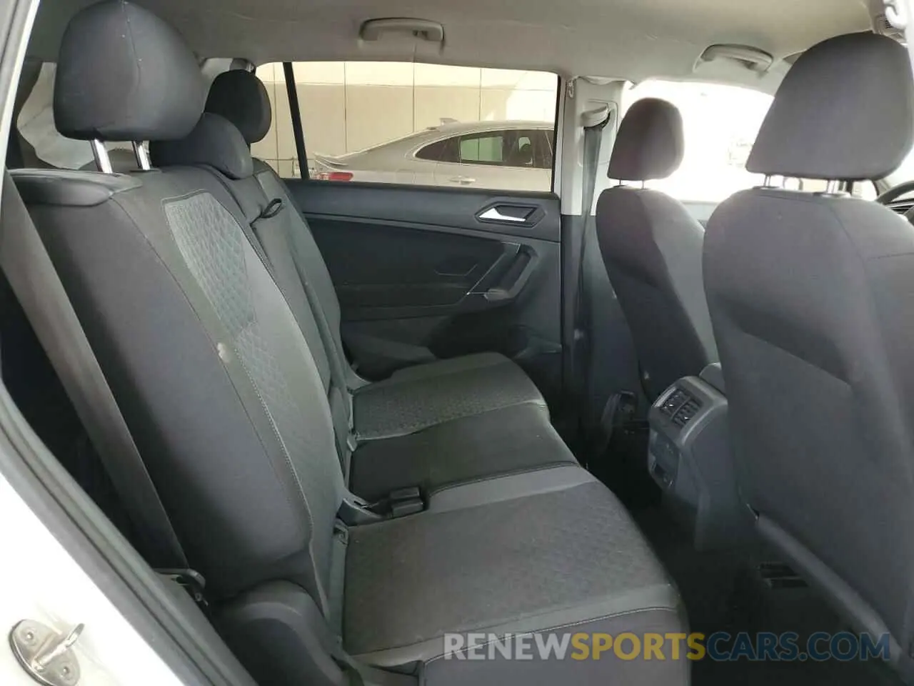 11 Photograph of a damaged car 3VV1B7AX3LM044144 VOLKSWAGEN TIGUAN 2020
