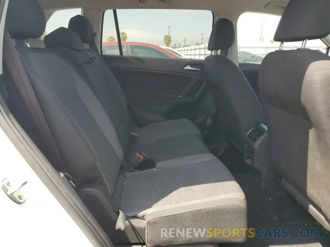 11 Photograph of a damaged car 3VV1B7AX3LM152439 VOLKSWAGEN TIGUAN 2020