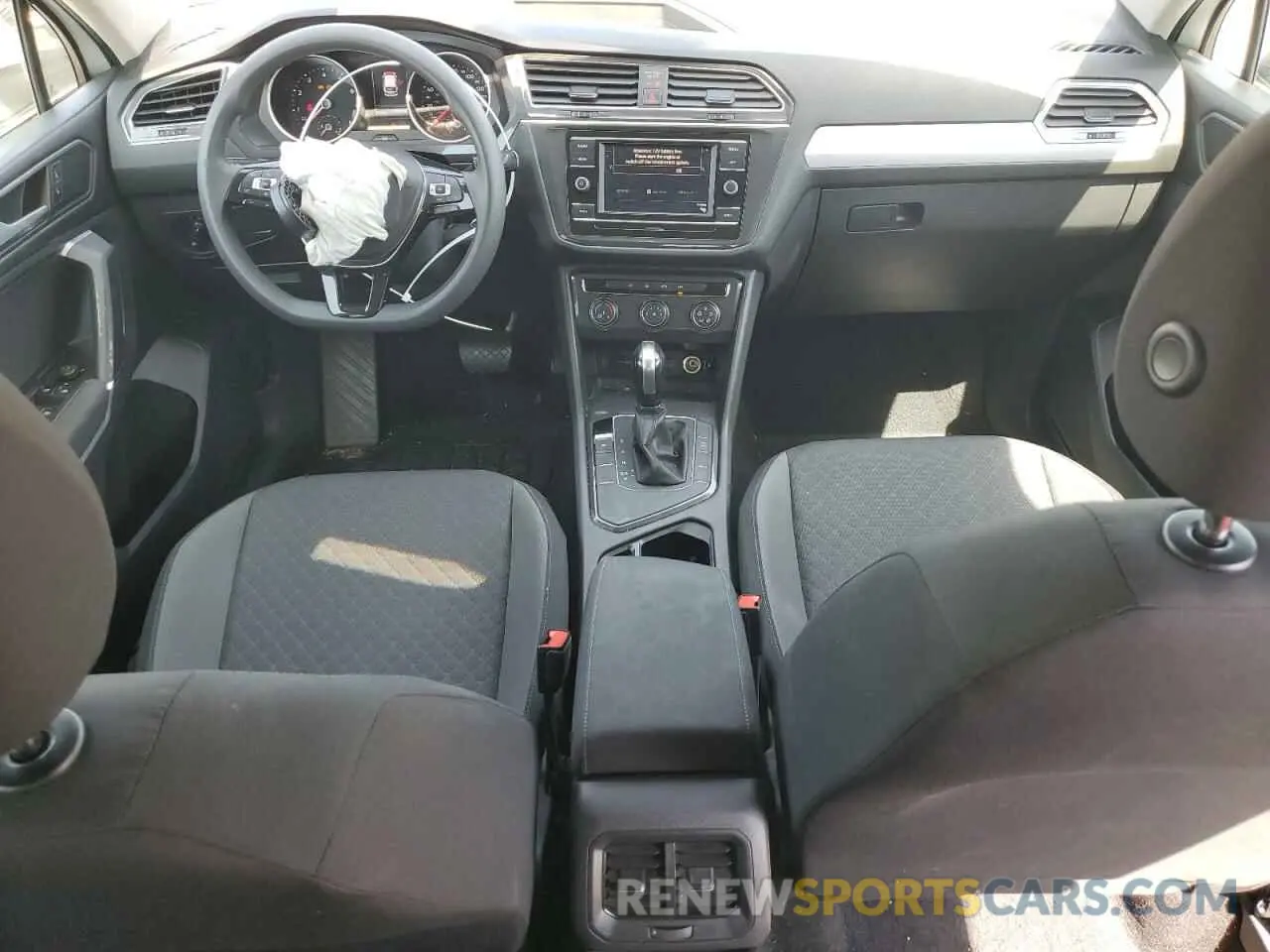 8 Photograph of a damaged car 3VV1B7AX3LM152439 VOLKSWAGEN TIGUAN 2020