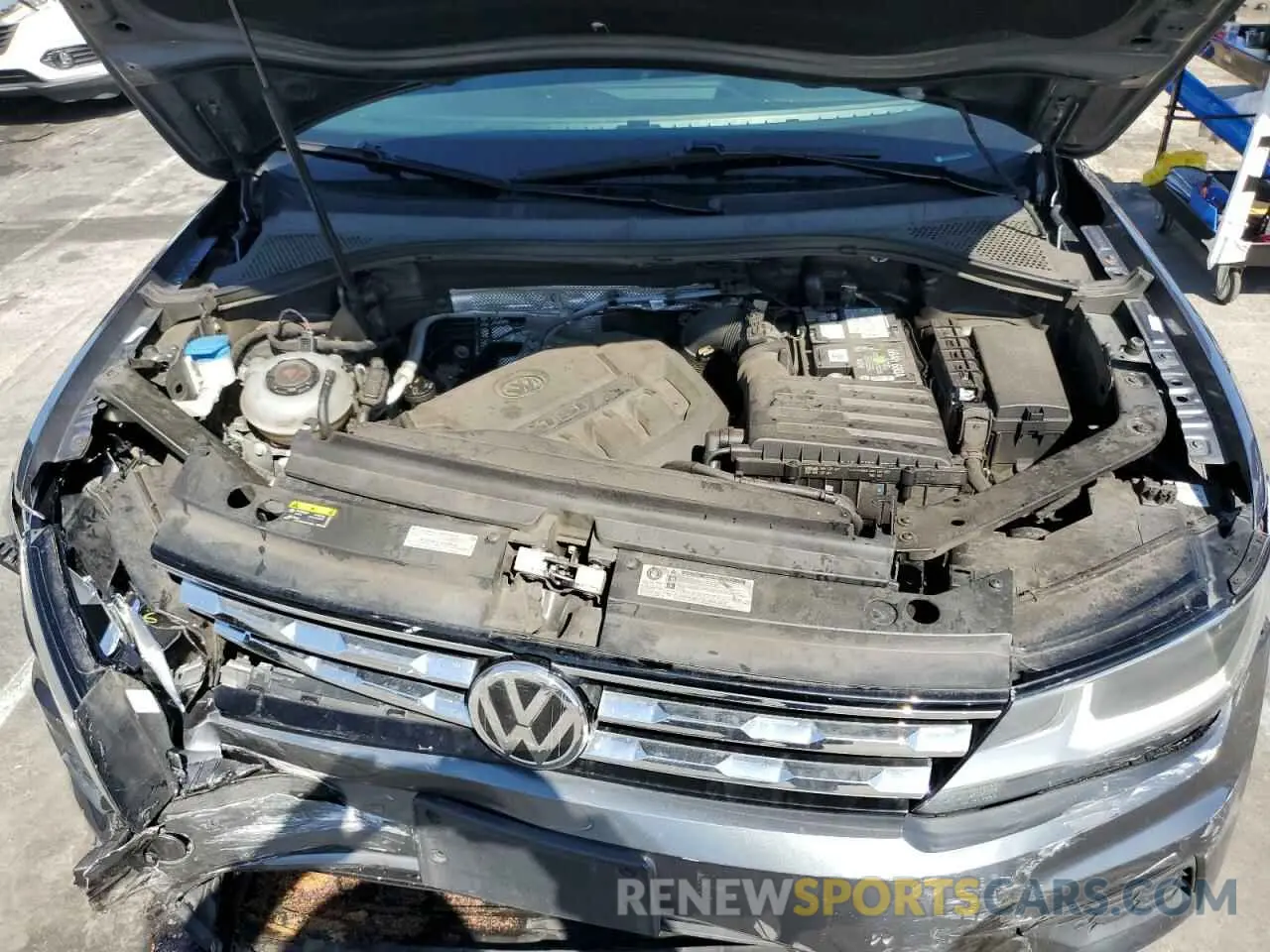 12 Photograph of a damaged car 3VV1B7AX5LM030925 VOLKSWAGEN TIGUAN 2020