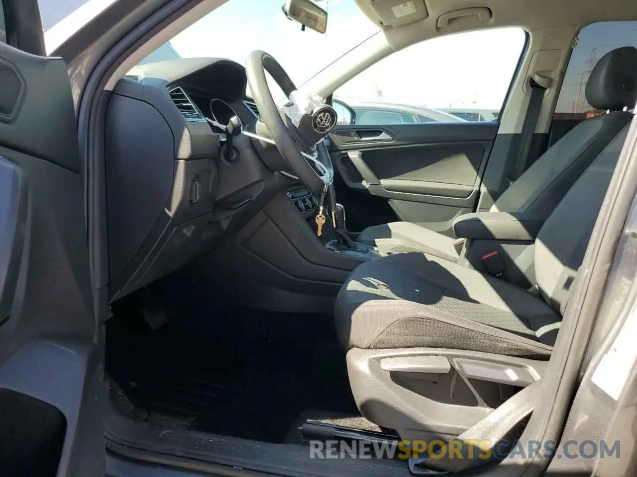 7 Photograph of a damaged car 3VV1B7AX5LM030925 VOLKSWAGEN TIGUAN 2020