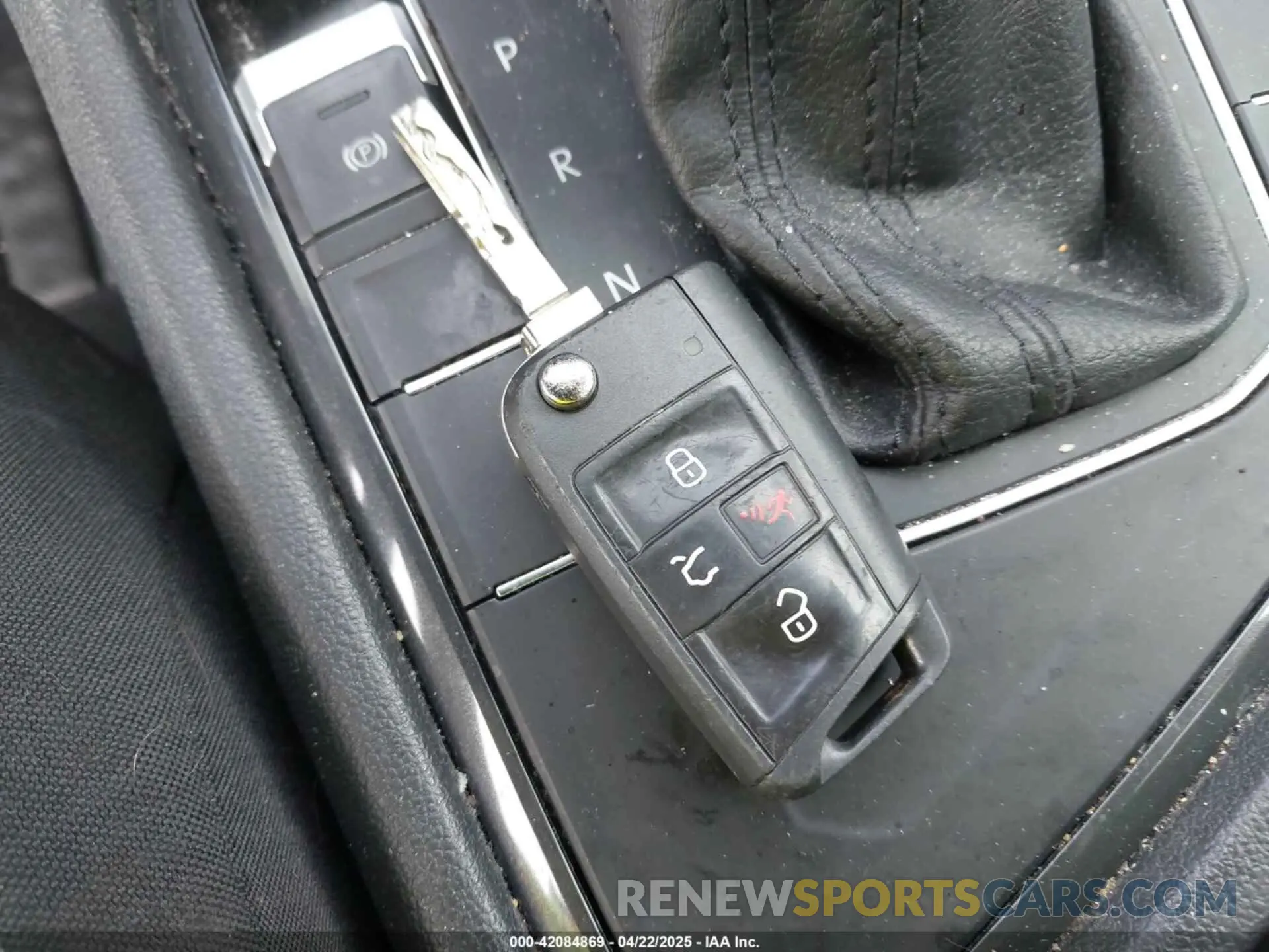 11 Photograph of a damaged car 3VV1B7AX5LM151924 VOLKSWAGEN TIGUAN 2020
