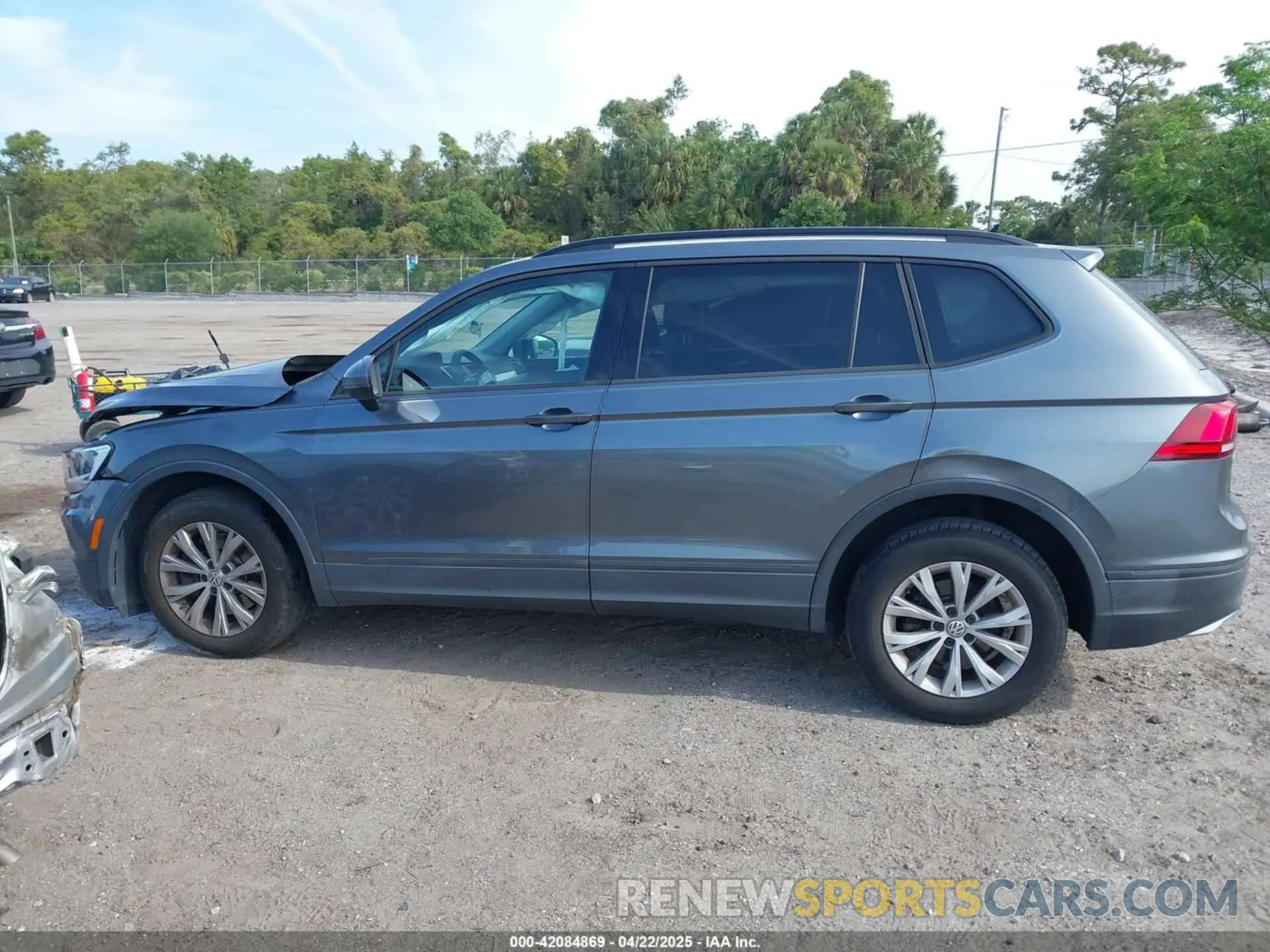 14 Photograph of a damaged car 3VV1B7AX5LM151924 VOLKSWAGEN TIGUAN 2020